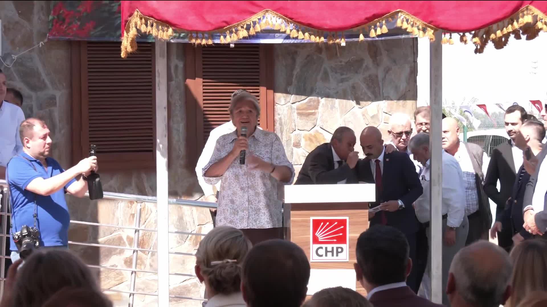 Özgür Özel, Yaşar Kemal'i anma etkinliğine katıldı: "Yaşar Kemal'in yanında durduğu herkesin yanındayız"