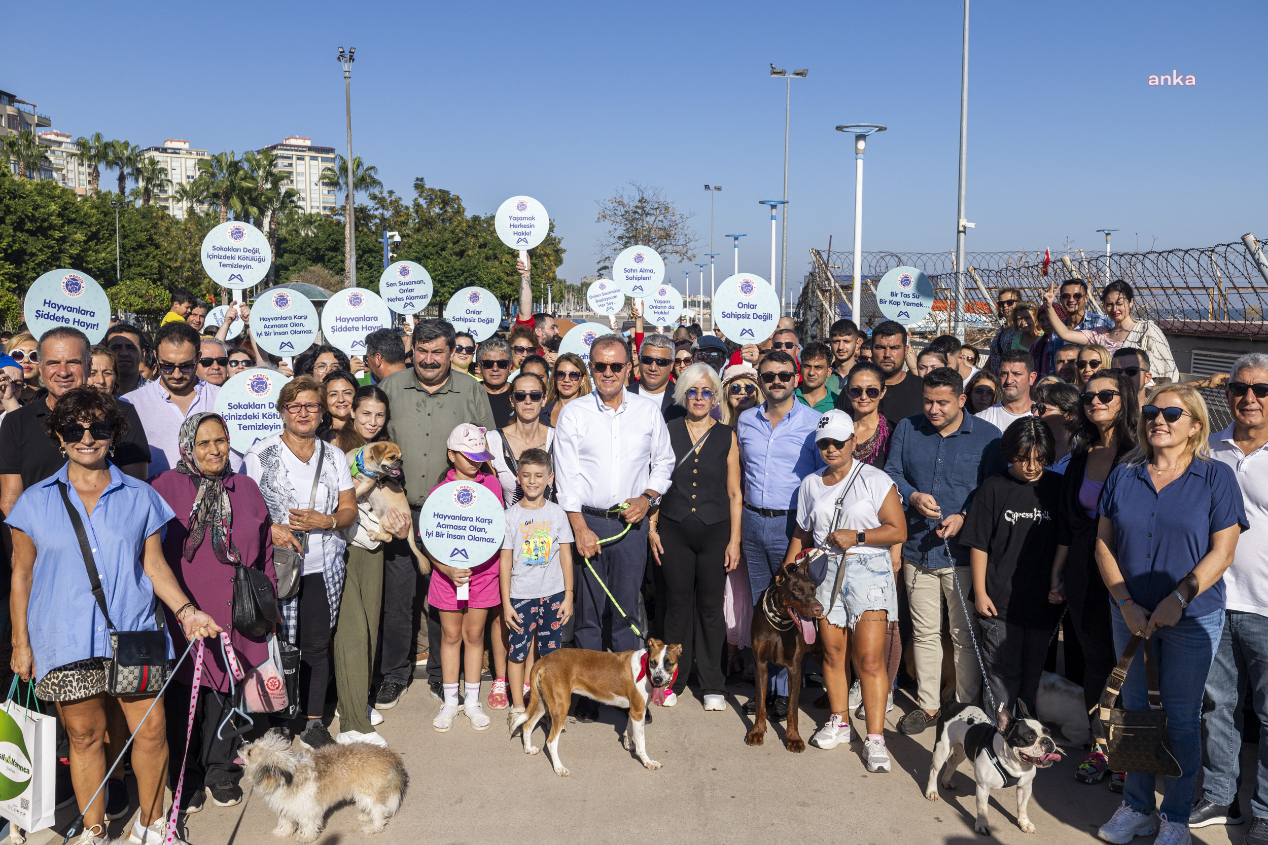 Mersin Büyükşehir Belediye Başkanı Seçer, 5'nci Patifest’te can dostlar ile bir araya geldi