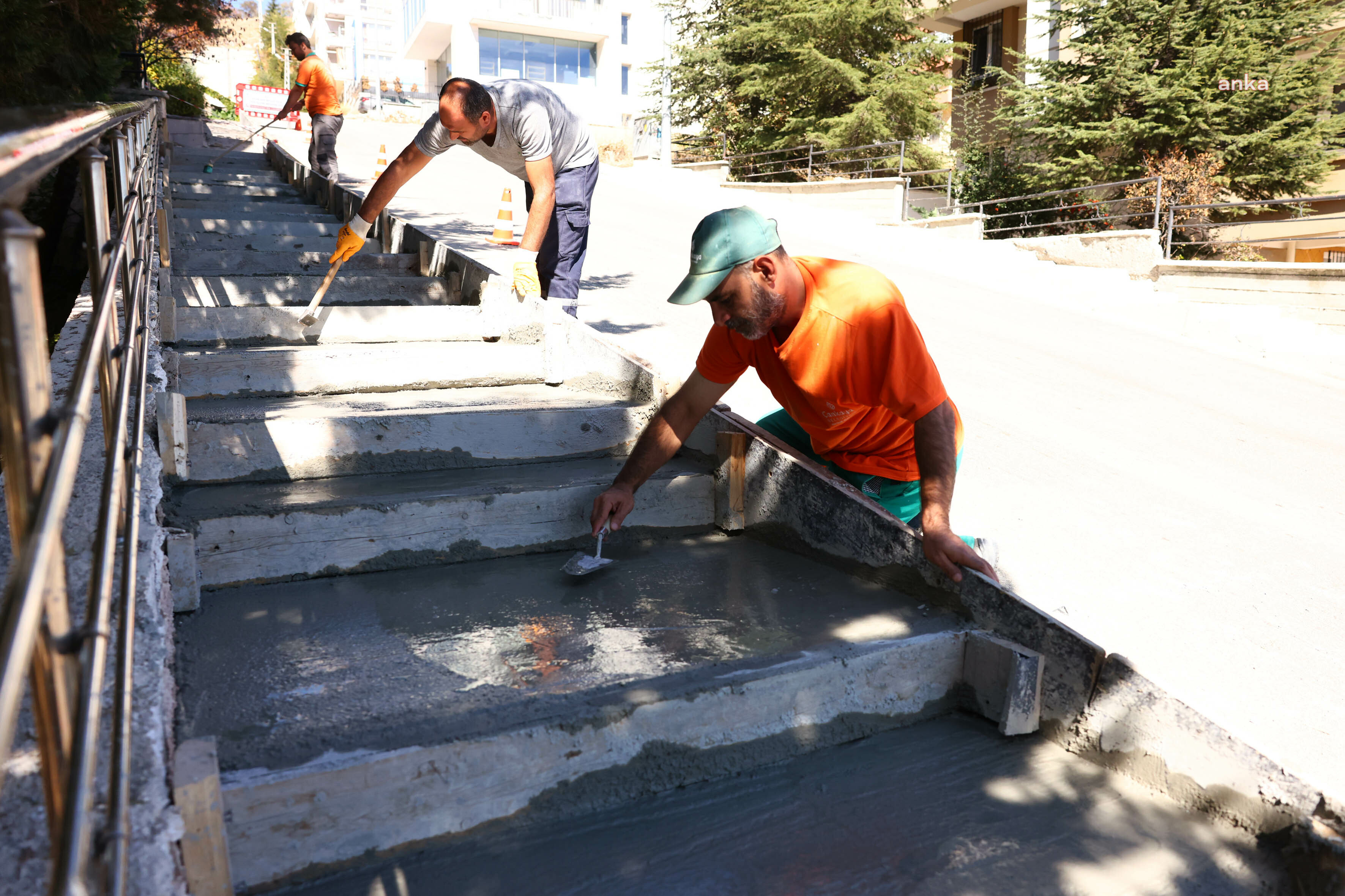 Çankaya Belediyesi, merdivenli yol yapımı çalışmalarına hız verdi