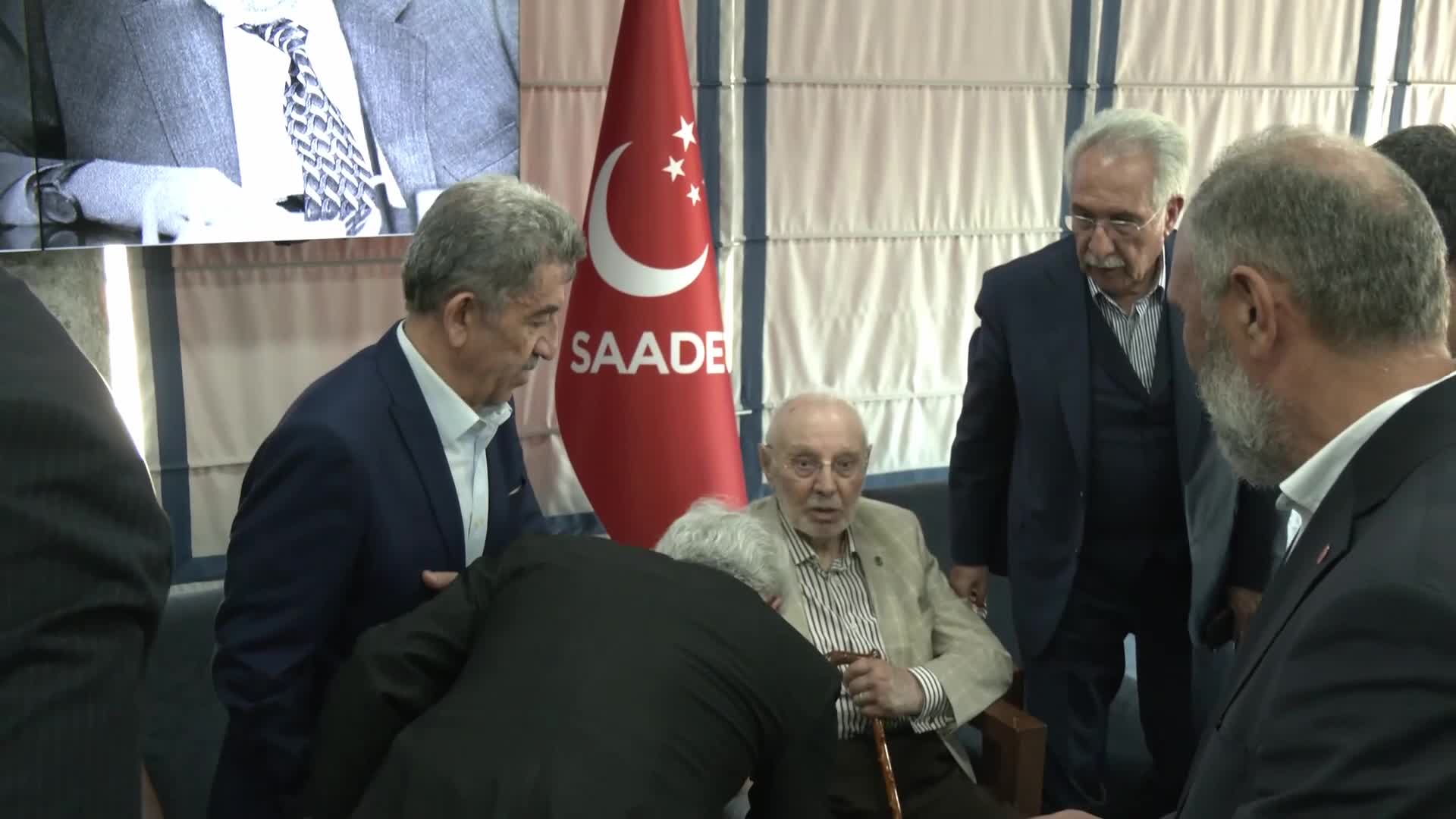 Recai Kutan'ın vefatı... Saadet Partisi Genel Başkanı Temel Karamollaoğlu başkanlığındaki heyet, taziyeleri kabul etti