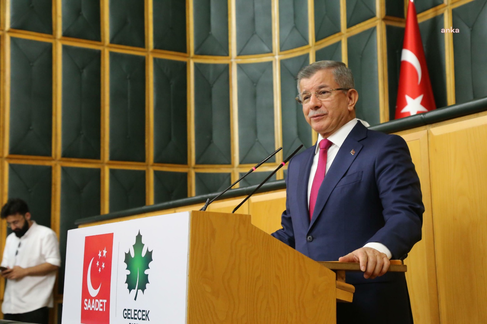Saadet-Gelecek Partisi grup toplantısı... Ahmet Davutoğlu: ''22 yıl sonra dindar bir nesil diye gele gele nasıl bir nesile geldik diye bir öz eleştirisini yapın''