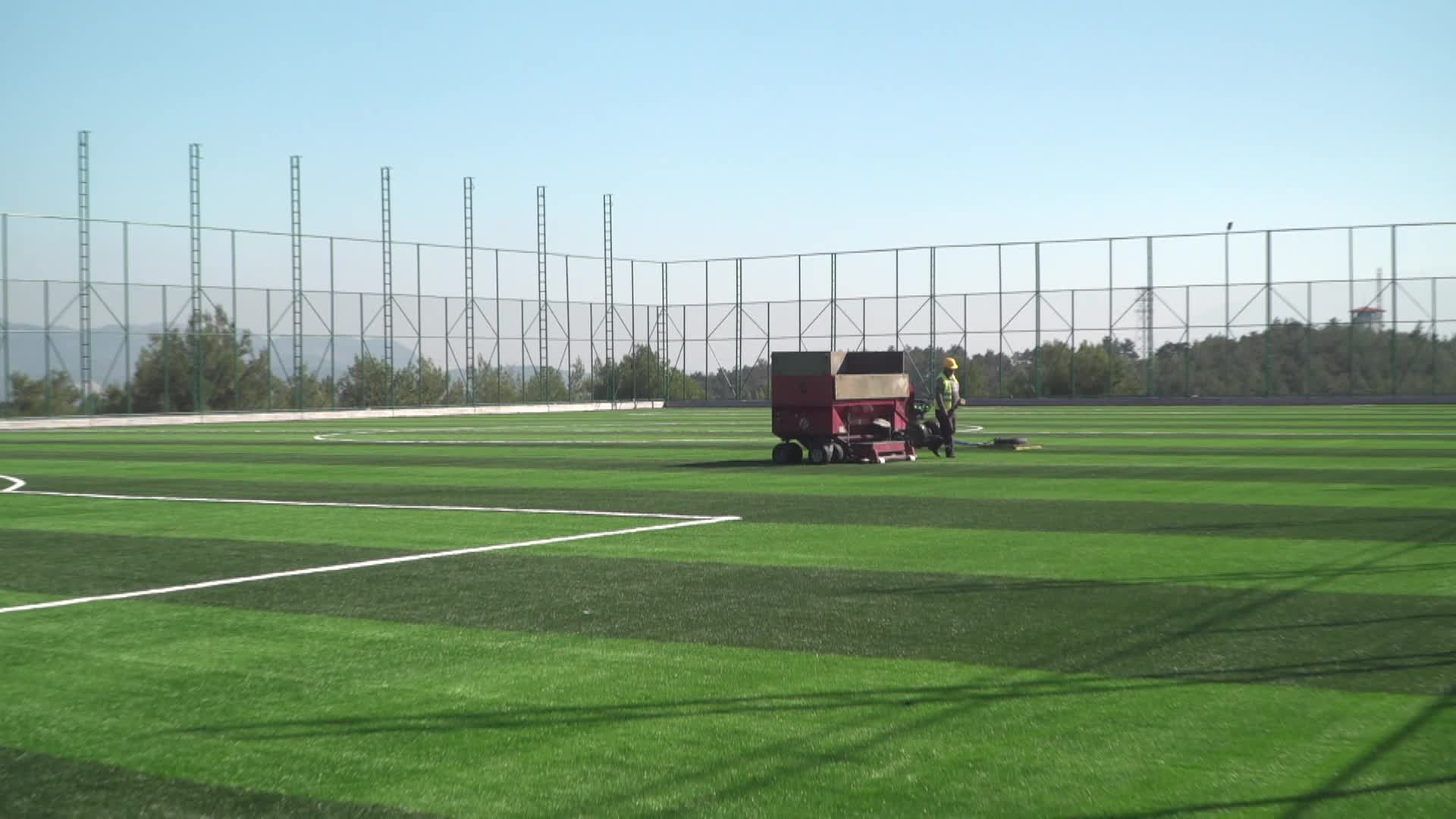 Osmangazi Belediyesi’nden Gündoğdu Mahallesi'ne futbol sahası