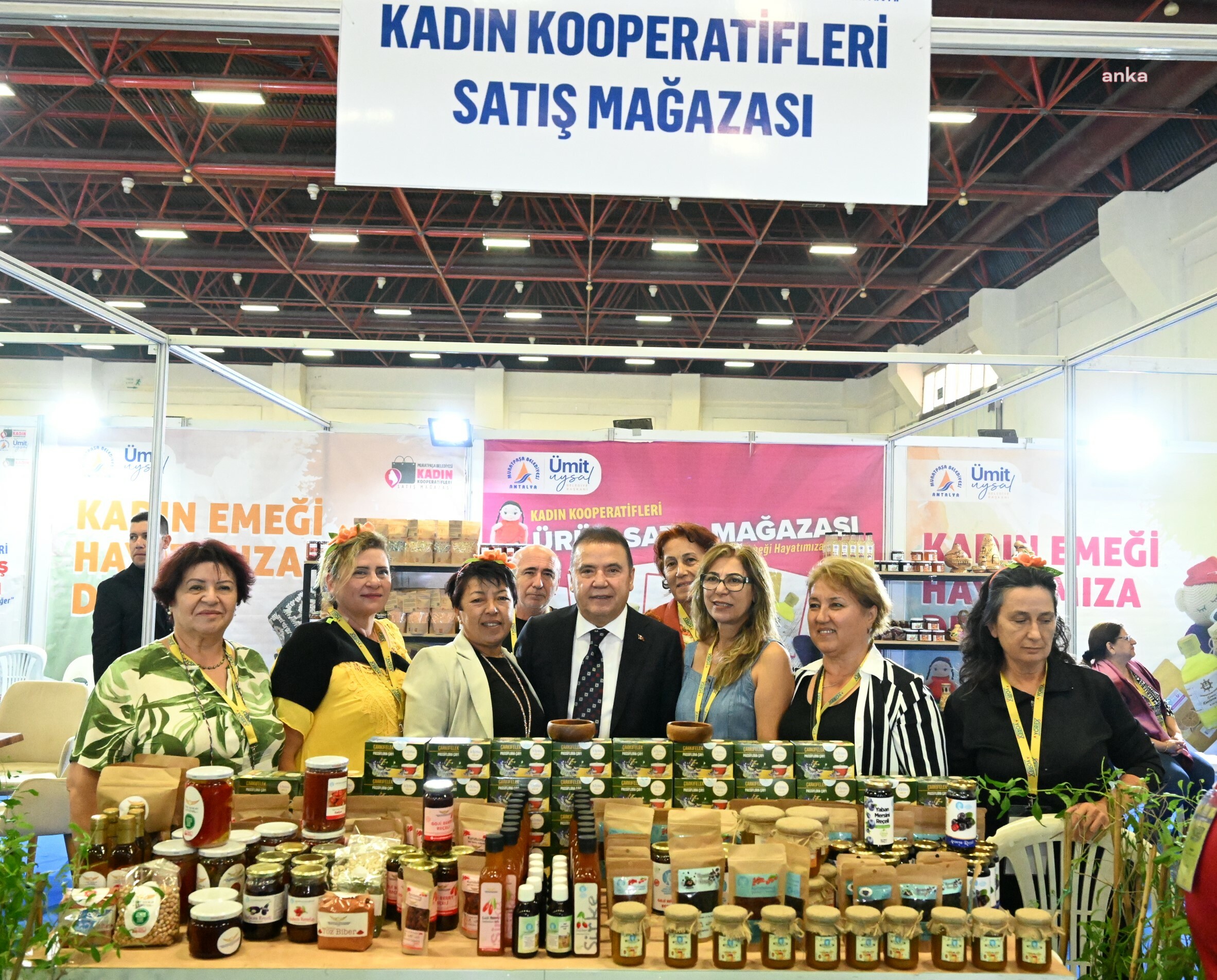 Antalya Büyükşehir Belediye Başkanı Böcek: "Çiftçimiz için var gücümüzle çalışıyoruz"