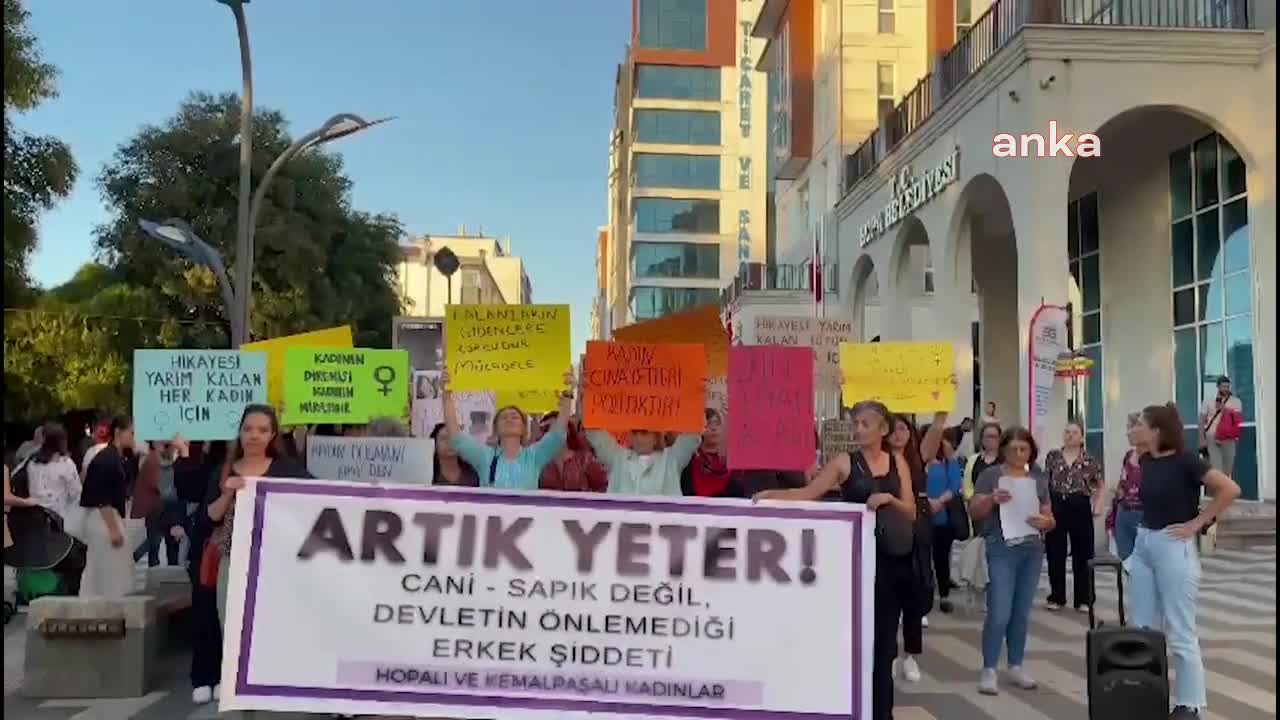 Hopa ve Kemalpaşalı kadınlar, kadın cinayetlerine tepki göstermek için yürüdü