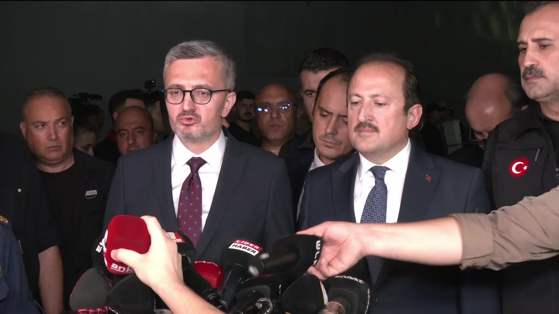 Lübnan'dan Türklerin tahliyesi... Dışişleri Bakan Yardımcısı Duran: "Yabancı uyruklulara öncelik tanındığına dair haberler gerçeği yansıtmamaktadır"