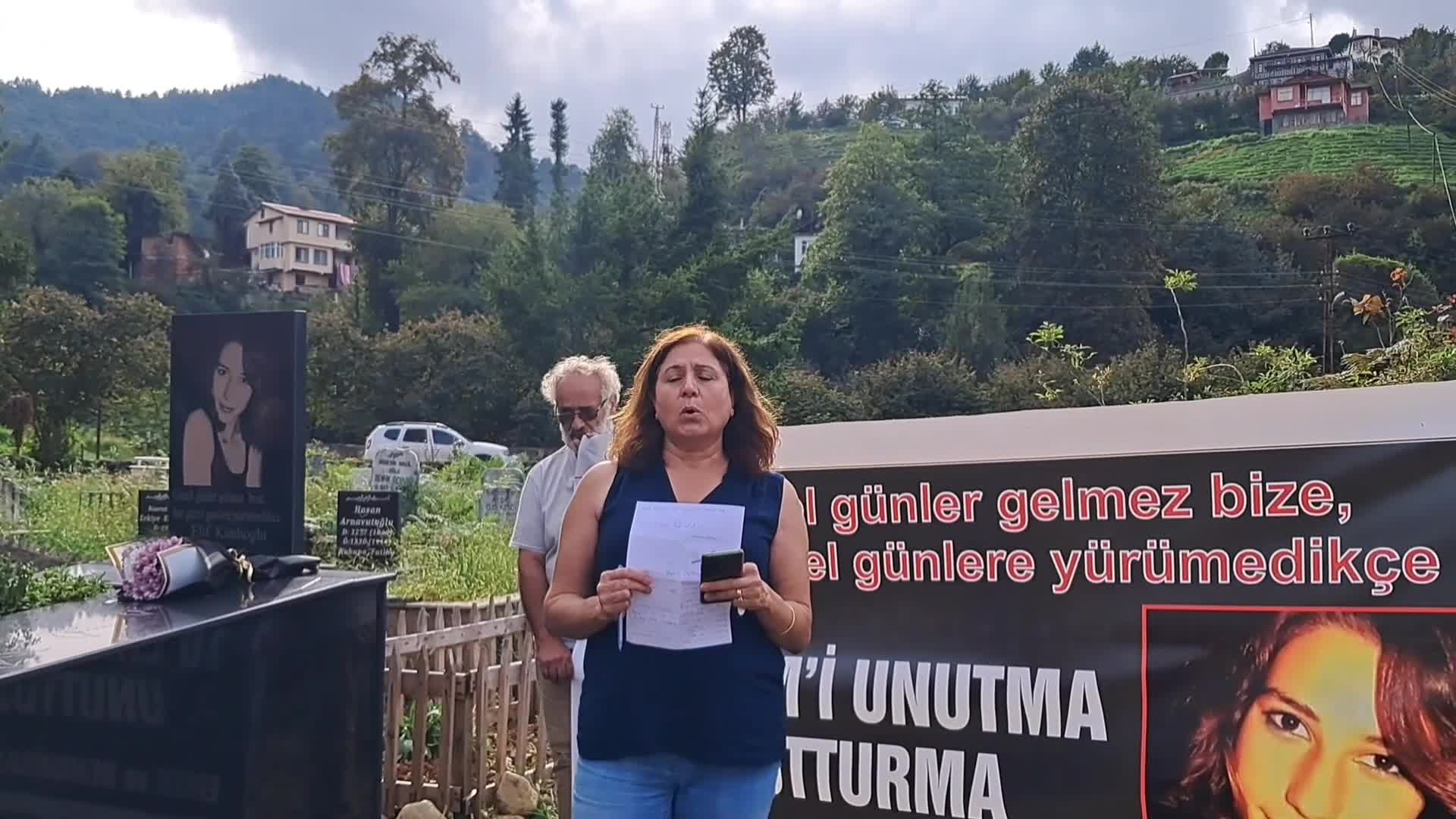 10 Ekim katliamında hayatını kaybeden Elif Kanlıoğlu Arhavi'de mezarı başında anıldı