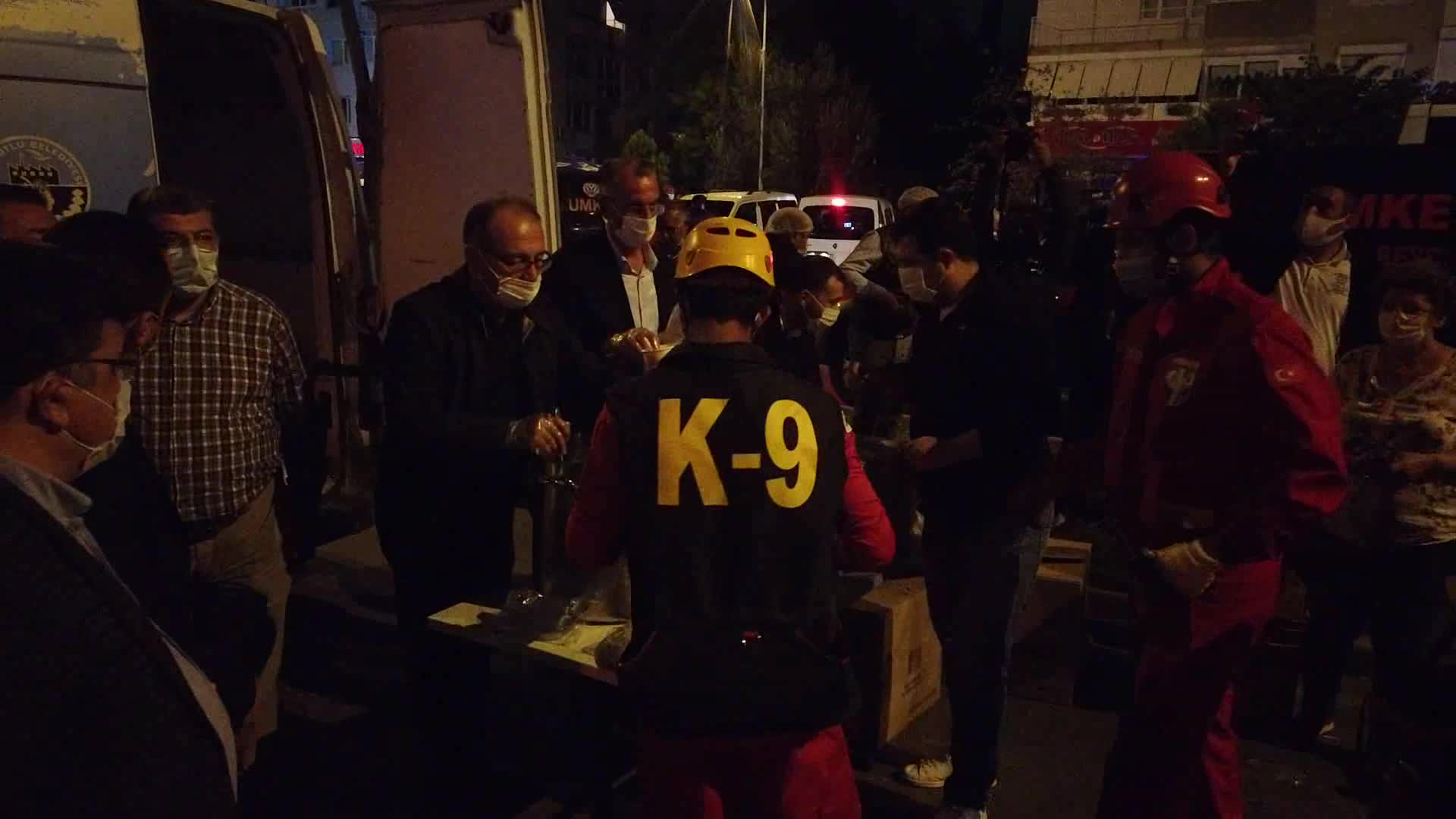 TURGUTLU'NUN YARDIM ELİ, İZMİR'E UZANDI