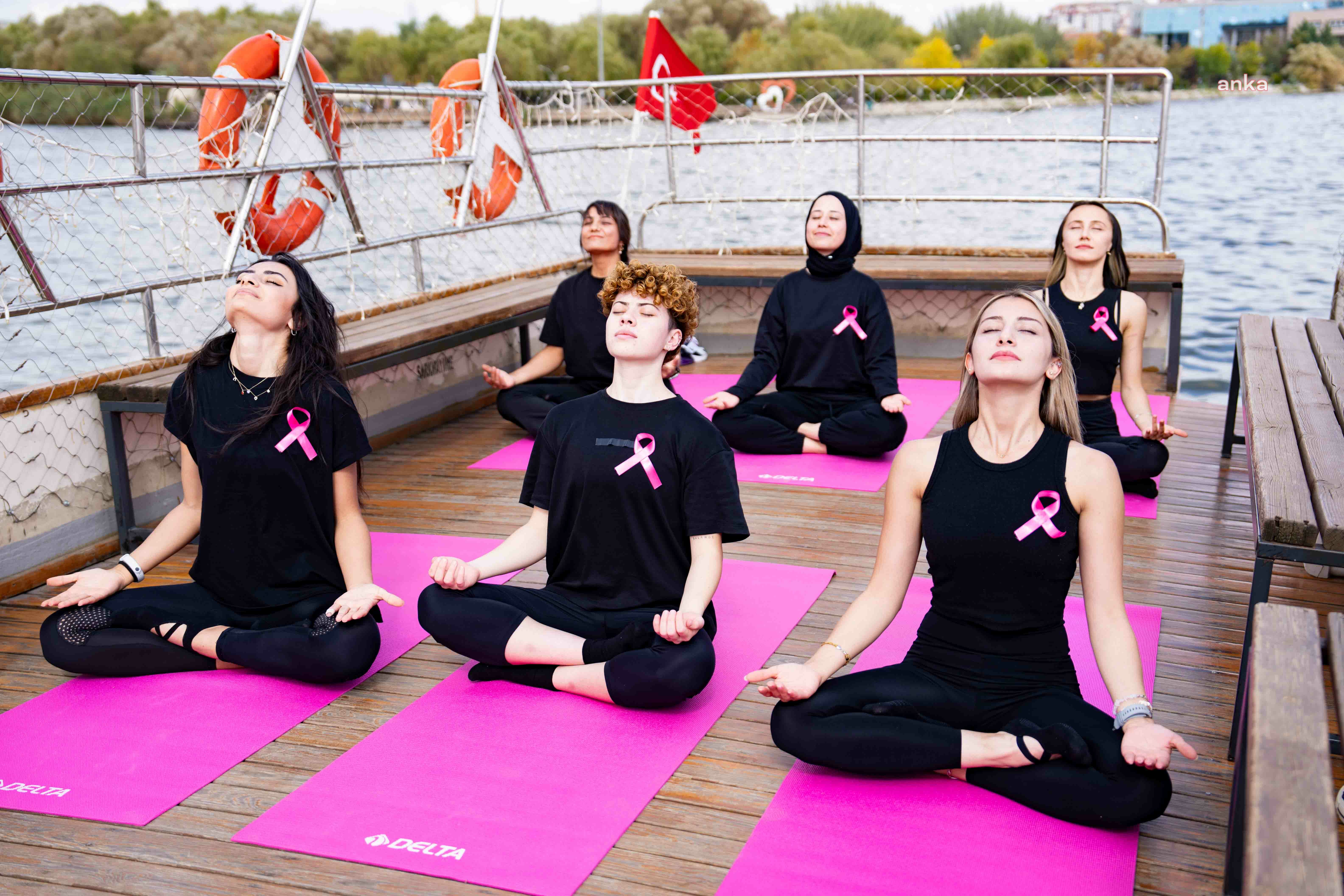Gölbaşılı kadınlar meme kanserine dikkati çekmek için pilates yaptı