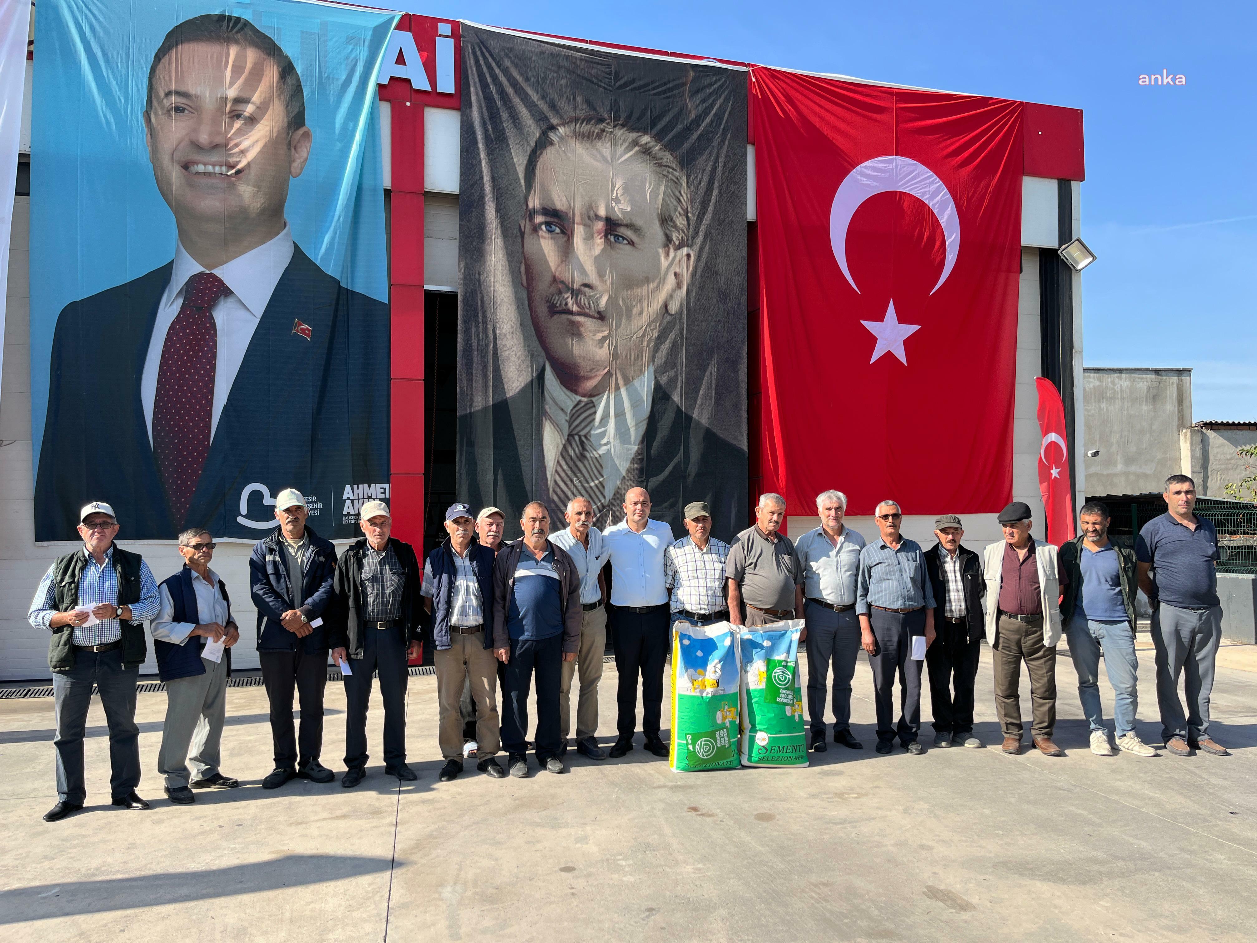 Balıkesir Büyükşehir Belediye’den Manyaslı üreticilere süt otu tohumu desteği