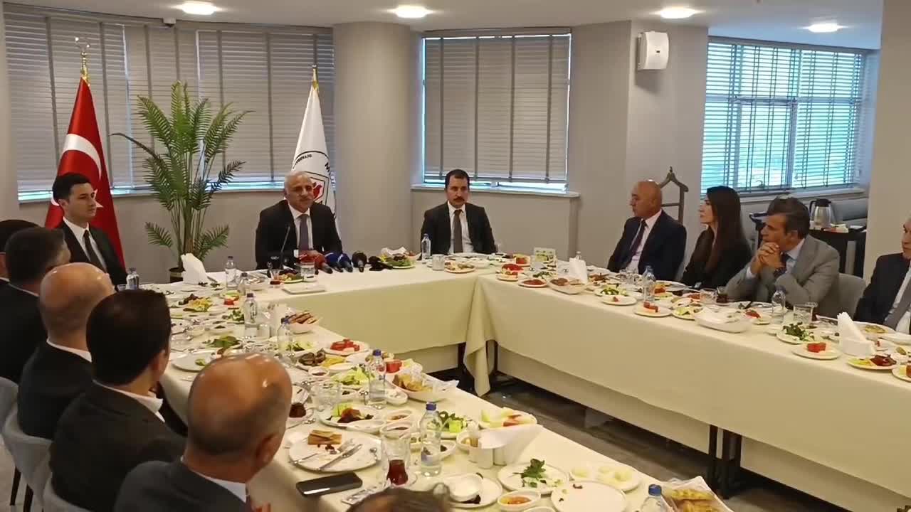 Lübnan'dan tahliye edilen Türklerin Diyarbakır’daki konteyner kente yerleştirileceği iddiaları... Vali Zorluoğlu: "Bir talimat almadık ama her zaman Diyarbakır’da böyle bir kapasite tutuyoruz”
