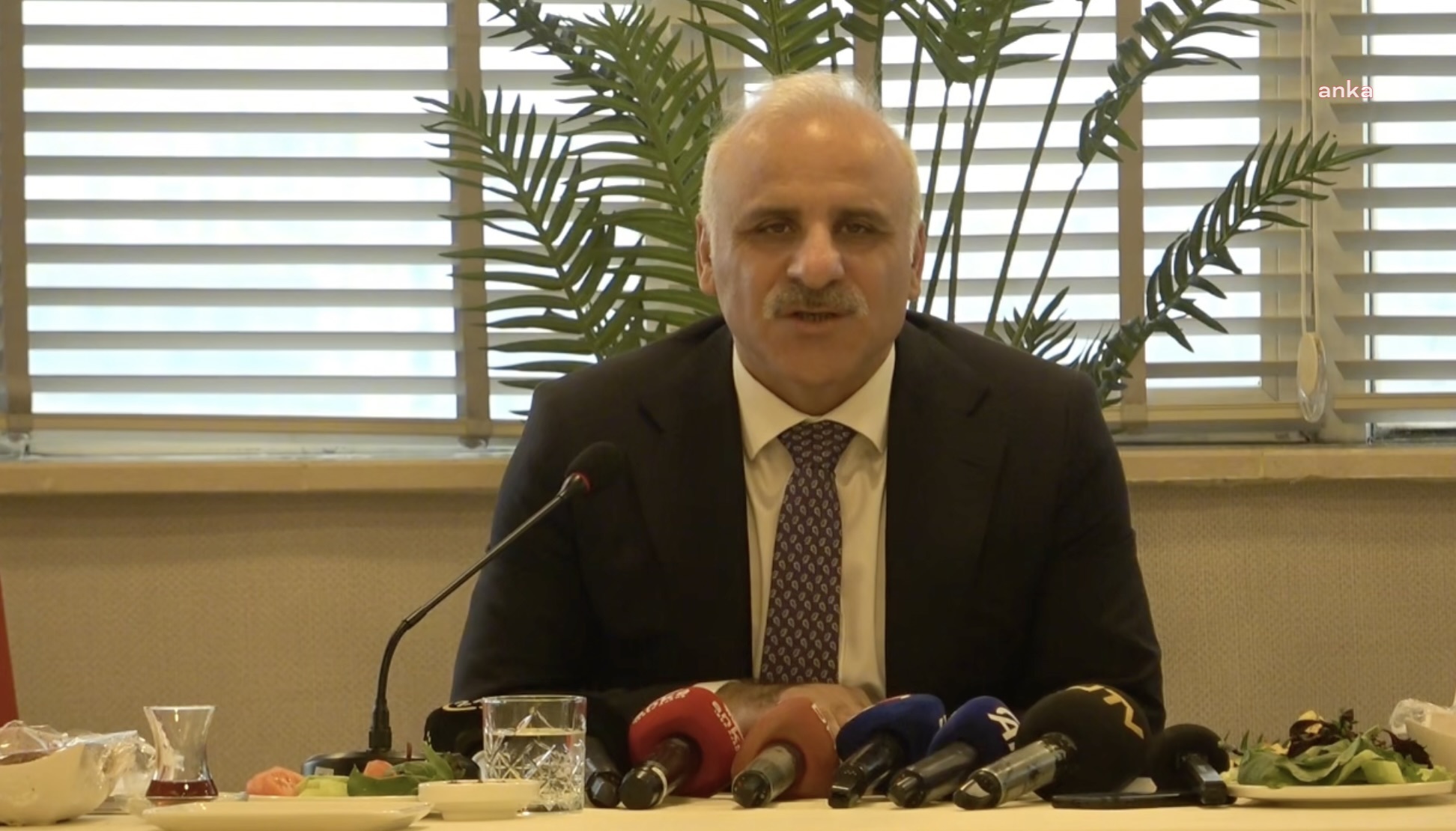 DEM Parti'nin Diyarbakır'da 13 Ekim'de yapmayı planladığı miting... Vali Zorluoğlu: “Aldığımız karara bütün siyasi partilerin, muhatapların ve vatandaşlarımızın uyması gerekir”
