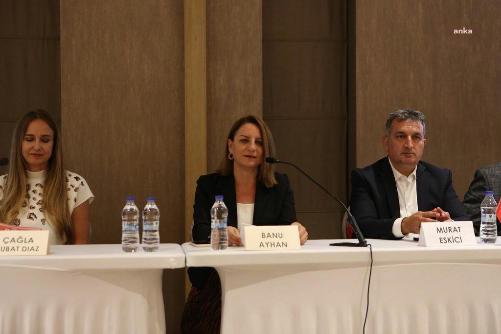 Alaçatı Wind Fest 2024'ün basın toplantısı yapıldı... Çeşme Belediye Başkanı Denizli: “Birlikte sörf yapmaya devam edelim”