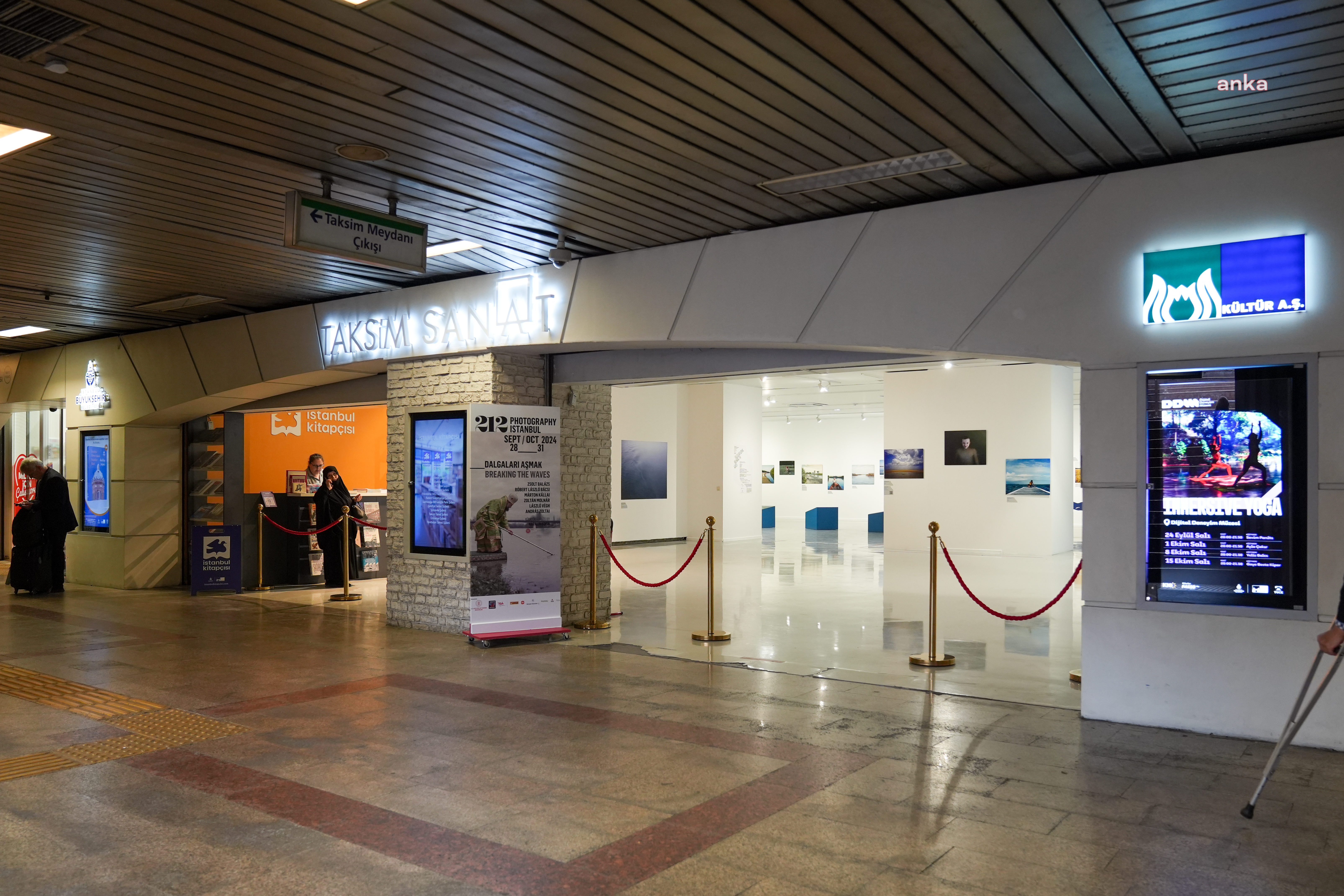 Küresel su krizini Macar fotoğrafçıların gözünden aktaran “Dalgaları Aşmak” sergisi, Taksim Sanat’ta