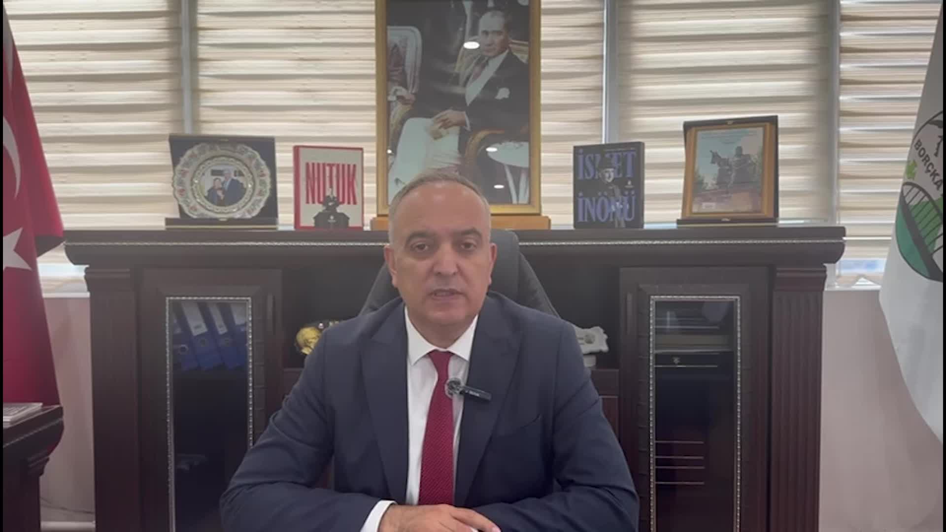 Borçka Belediye Başkanı Orhan, Tiyatro Festivali'nde oyunların okullarda sahnelenmesine kaymakamlığın izin vermediğini açıkladı: Kendi alanlarımızda yapacağız