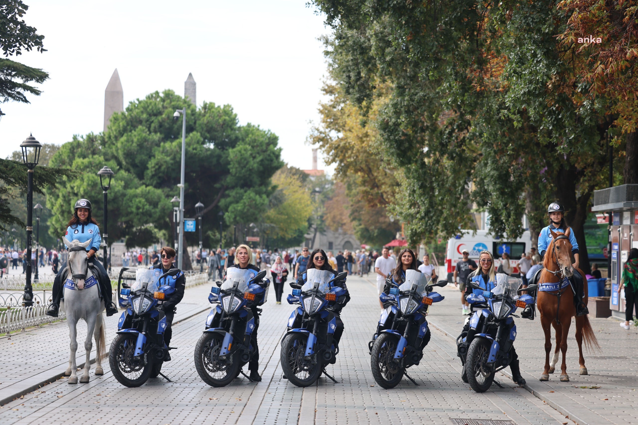 Motosikletli ve atlı kadın zabıtalar görevde