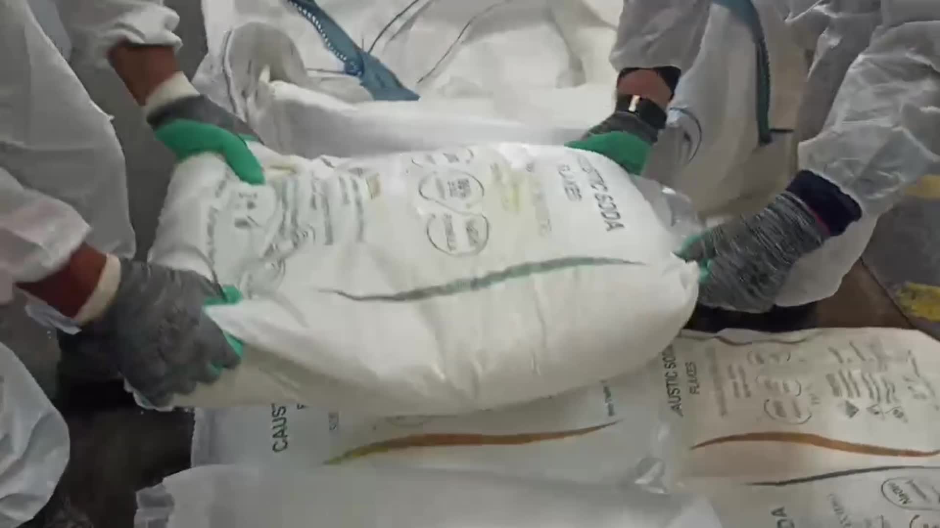 Ticaret Bakanlığı, düzenlediği operasyonlarda 364 kilogram uyuşturucu ve piyasa değeri yaklaşık 24 milyon lira olan kaçak elektronik sigara ele geçirdi