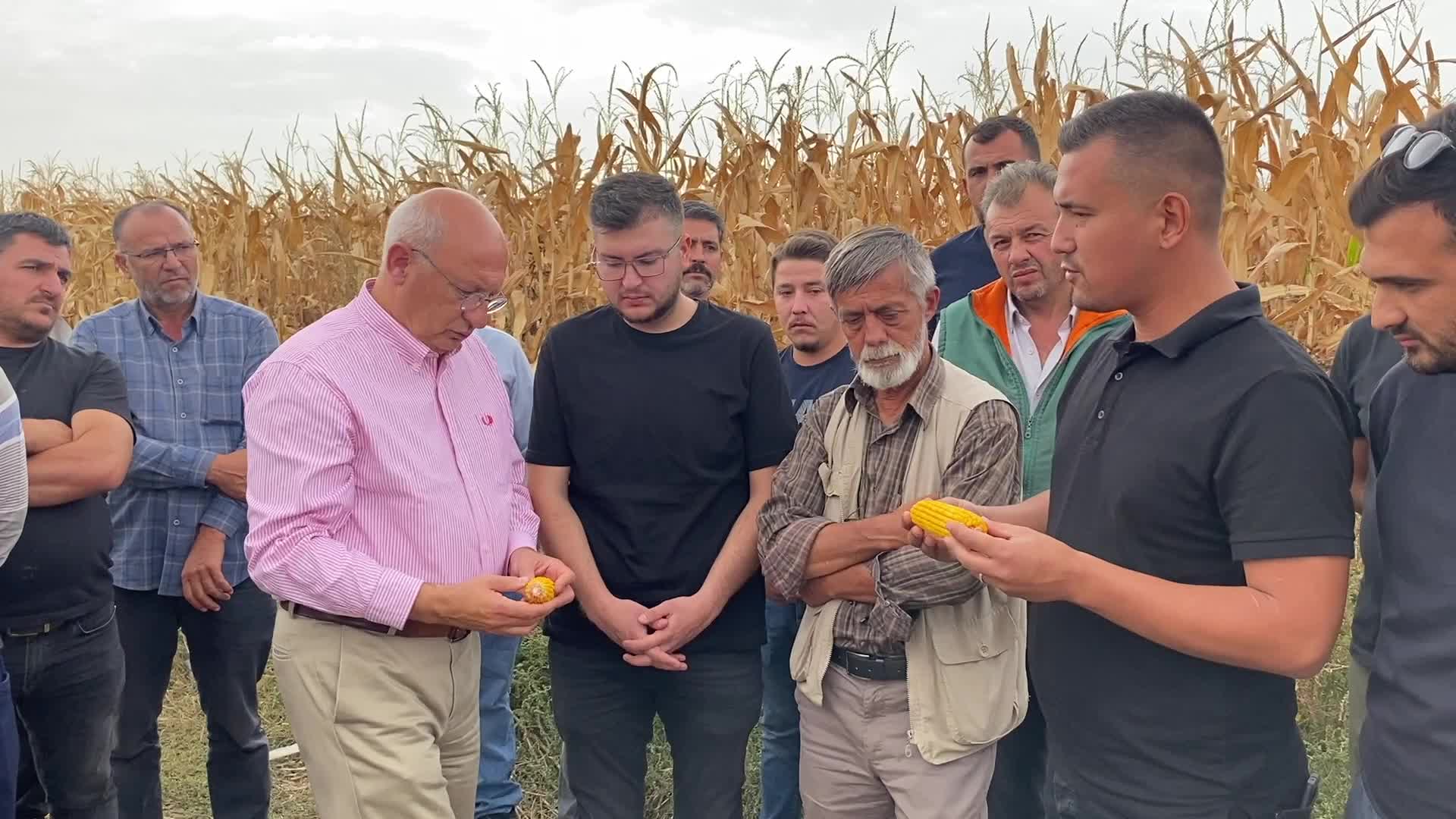 CHP’li Çakırözer’in dinlediği mısır üreticisi: Çiftçimizden çalınan para, bir gecede yurt dışındaki çiftçilerin cebine gitti. Bir an önce bu ithalat kararından vazgeçilmesini istiyoruz”