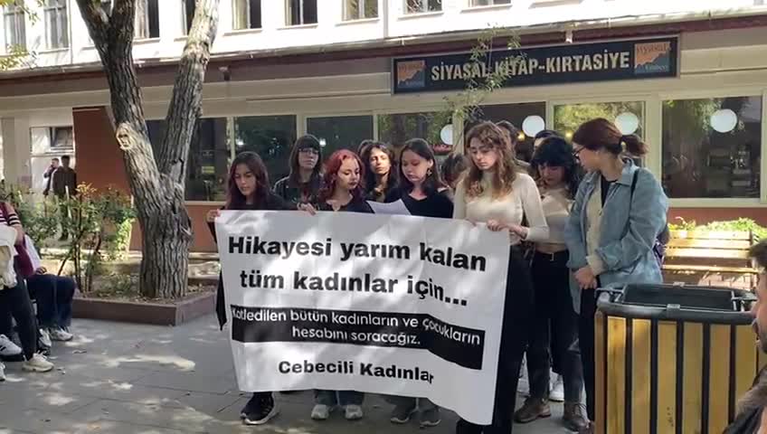 Ankara Üniversitesi Siyasal Bilgiler Fakültesi’nde kadın cinayetlerine karşı açıklama yapan kadın öğrencilere saldırı girişimi