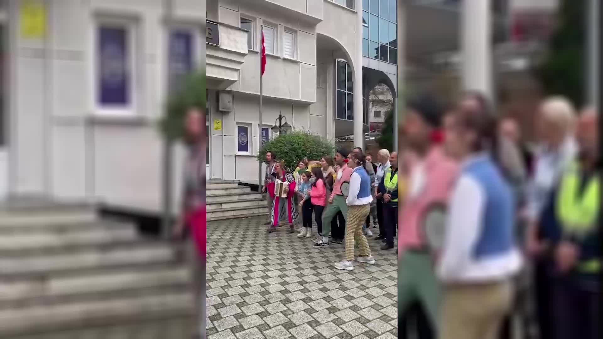 Borçka'da tiyatro festivali... Başkan Ercan Orhan: "Tiyatro, ekmek kadar su kadar hava kadar önemlidir"