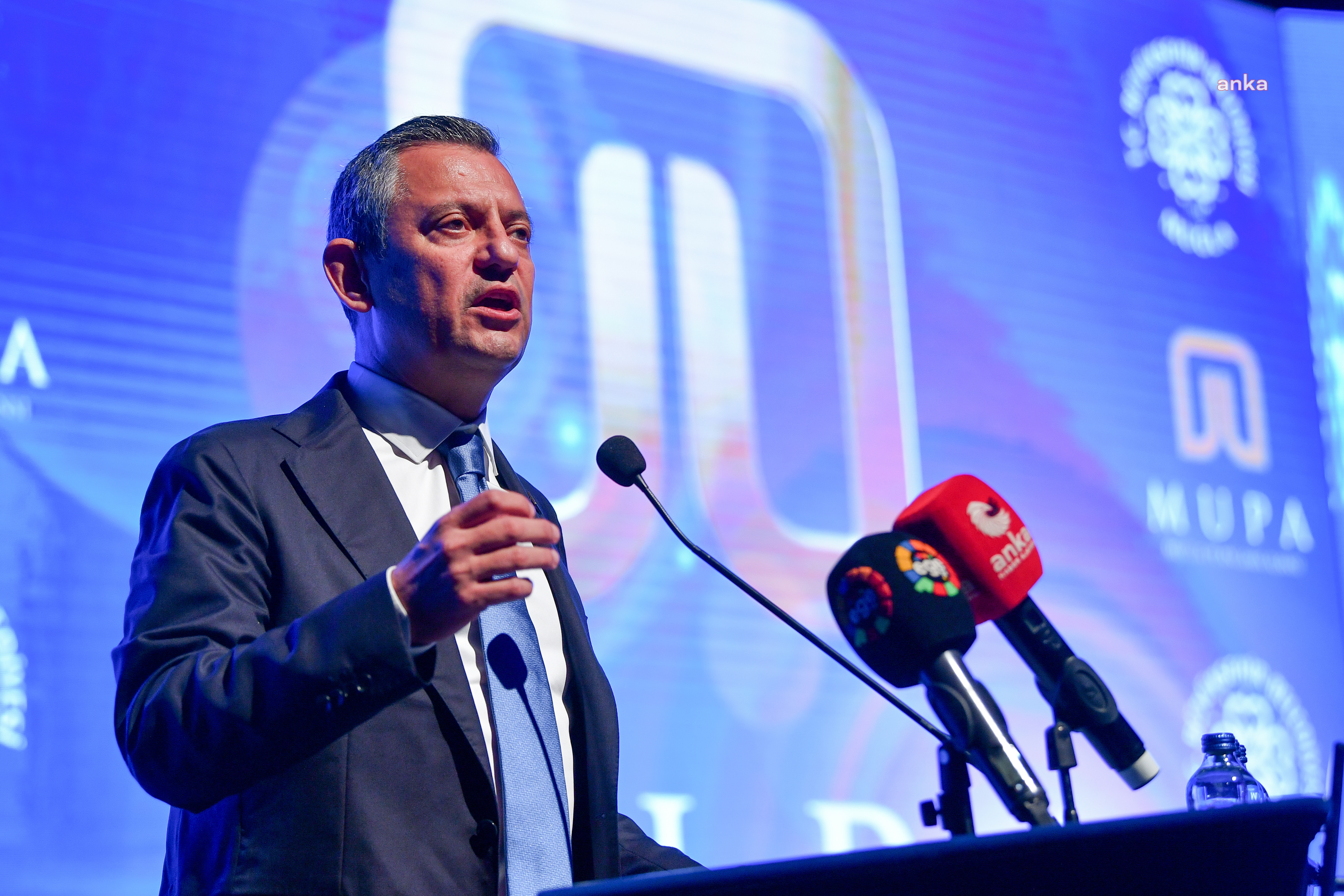 Özgür Özel: "Daron Acemoğlu'nu tebrik ediyorum"