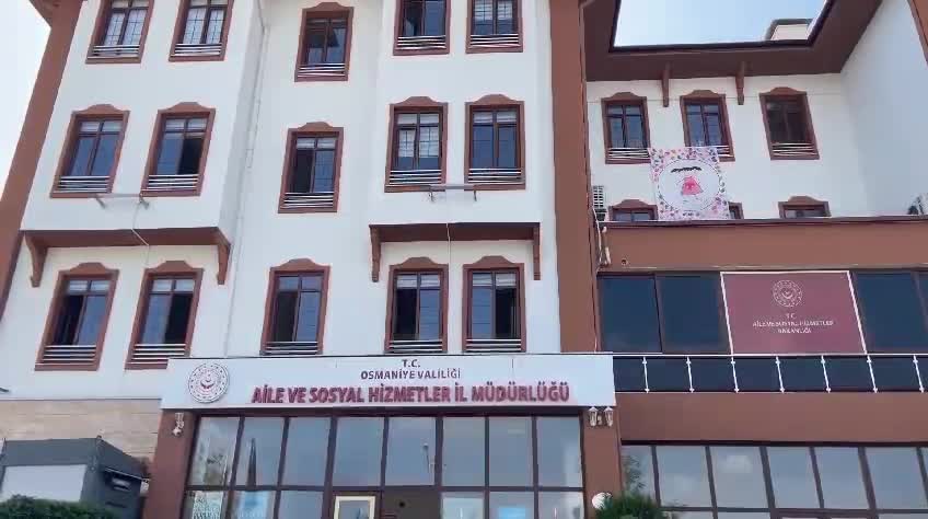 Engelliler, kamu binalarında sağlanan erişebilirliğin özel iş yerlerinde de olmasını istiyor