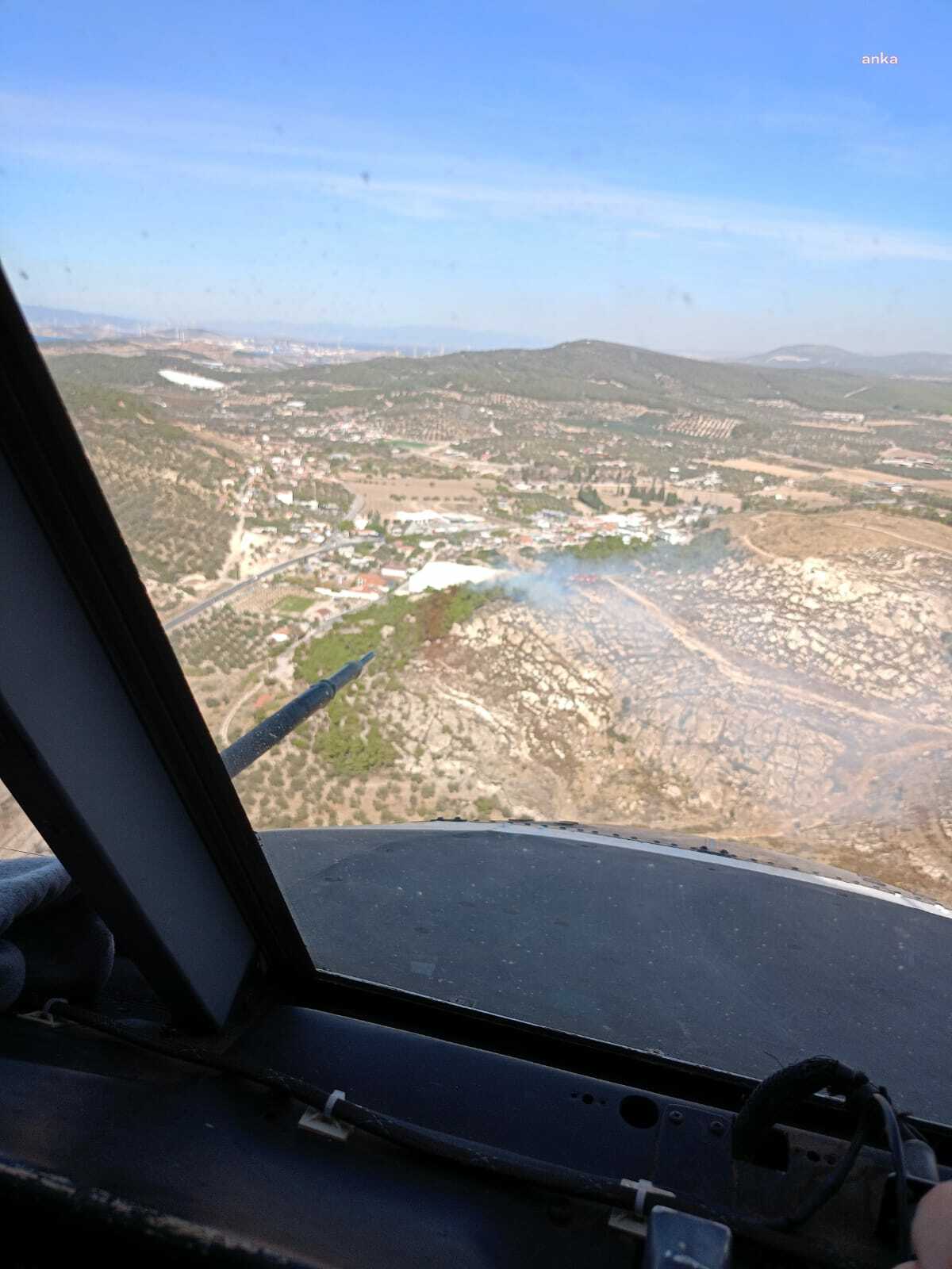 İzmir’in Foça ilçesinde ormanlık alanda çıkan yangın kontrol altına alındı