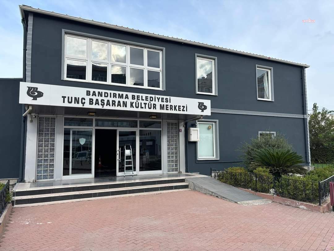 Bandırma Belediyesi, Tunç Başaran Kültür Merkezi’ni yeniledi