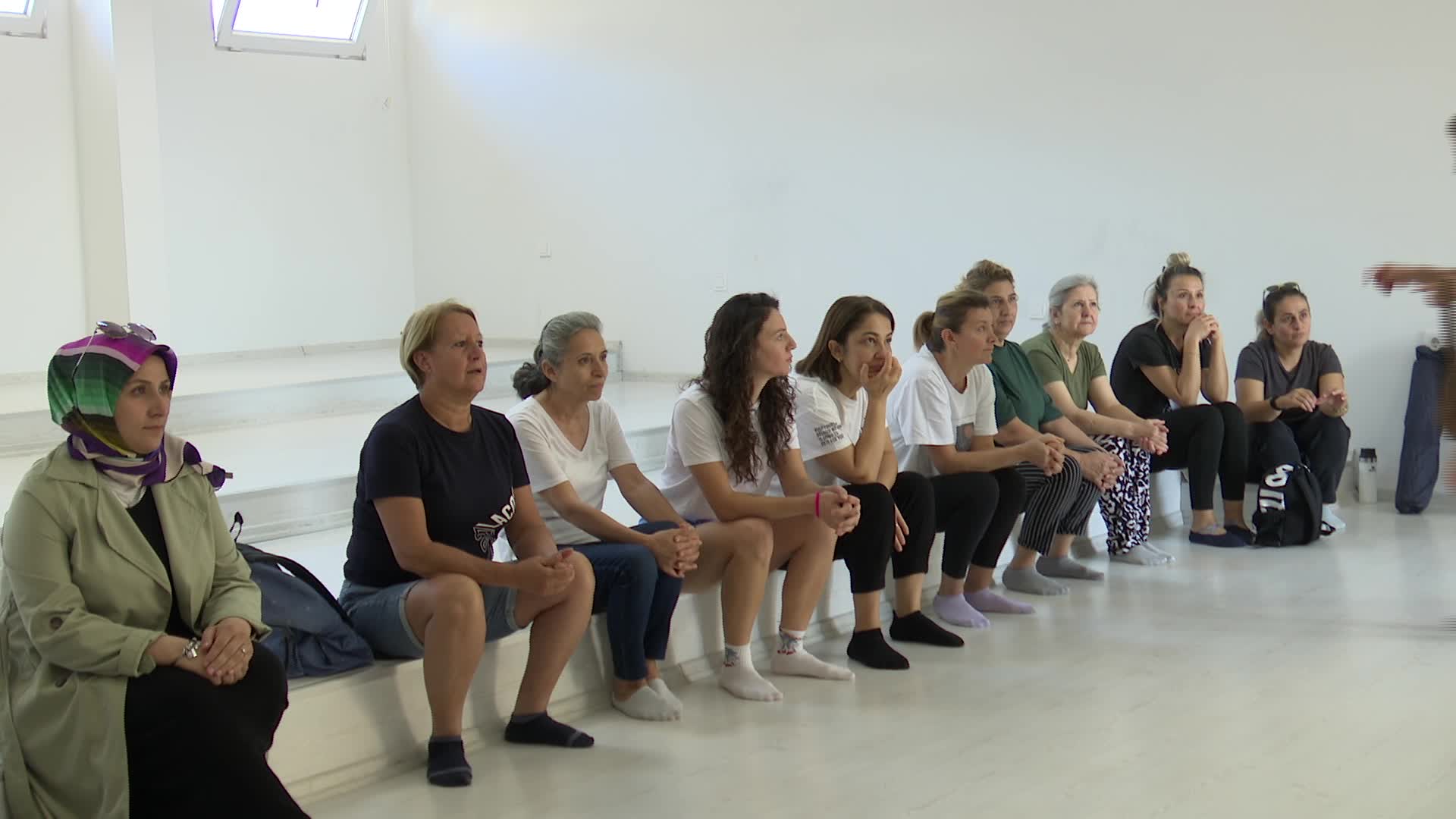 İzmir Büyükşehir Belediyesi’nden kadına şiddete karşı “Temel Savunma Atölyesi”