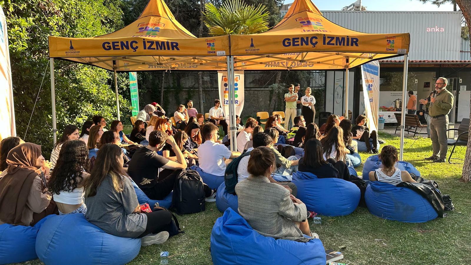 İzmir'de gençlerin "Deneyim Yolculuğu" başladı