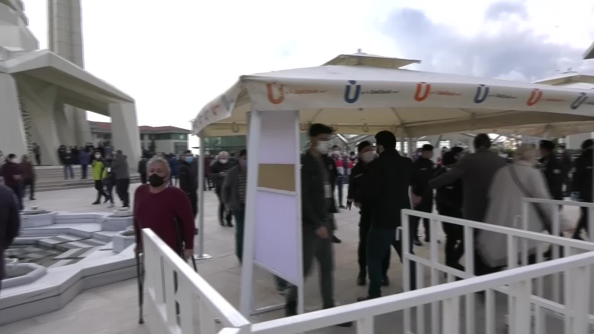 MESUT YILMAZ, OĞLUNUN YANINDA TOPRAĞA VERİLDİ
