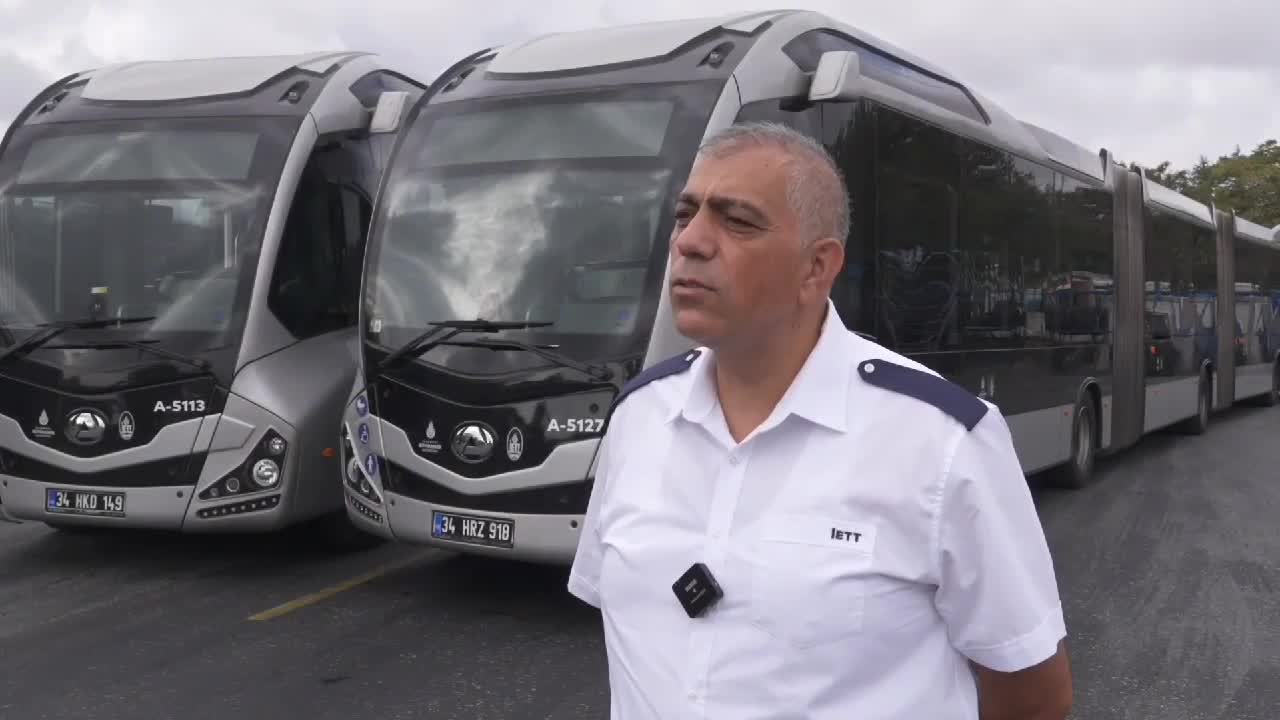 Sürücü Bozdemir, metrobüste doğumu anlattı:  Yanıma geldi, ‘eşim doğuracak hamile... Biz taksiye binemedik. Olmadı. Mecbur kaldık...' dedi"