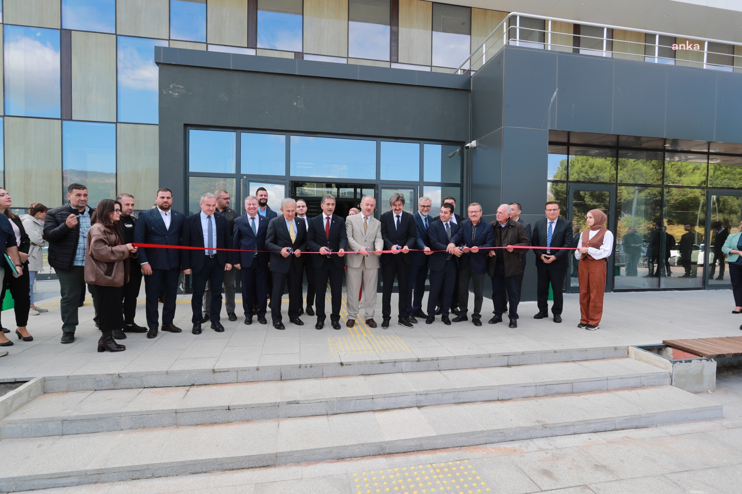 Gemlik Belediyesi'nin desteğiyle inşa edilen Öğrenci Merkezi, hizmete açıldı