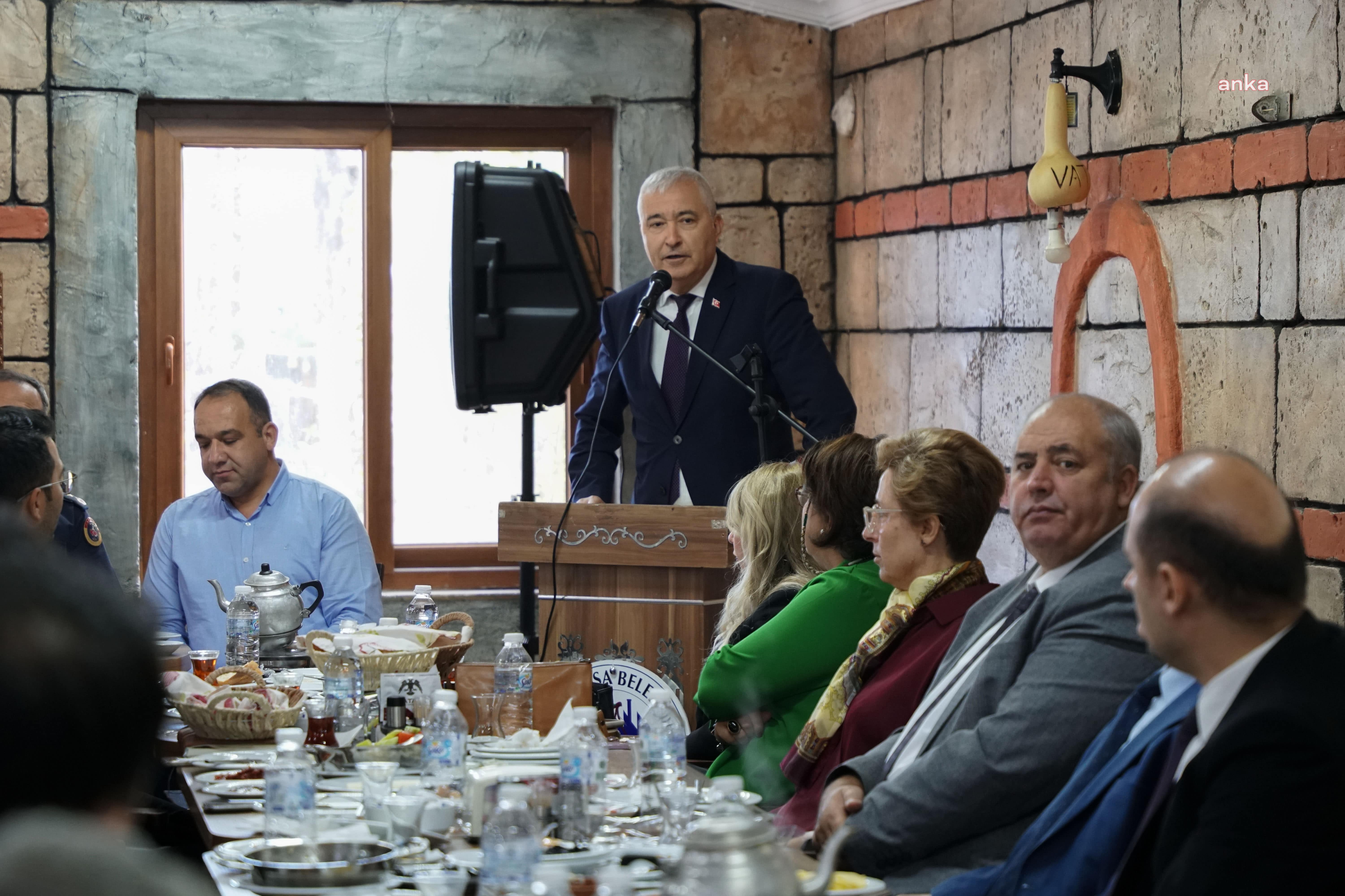 Kemalpaşa Belediye Başkanı Türkmen muhtarlarla kahvaltıda buluştu