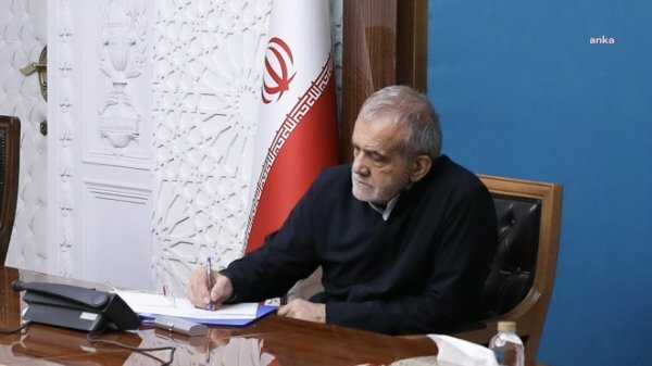 Pezeşkiyan: “İşgal edilen toprakların gerçek sahiplerine kurtuluş armağan etmek, bu arenanın kahramanlarının öldürülmesiyle bitmeyecek yüce bir hedeftir"