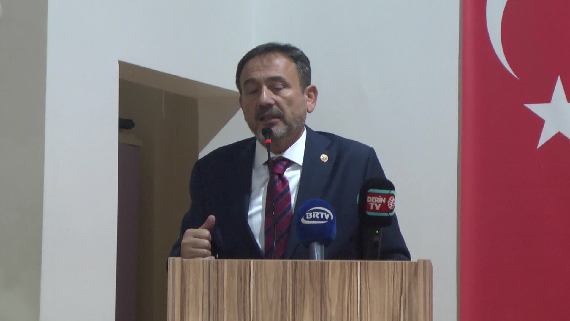 AK Partili Keskinlıç'tan vatandaştan gelen eleştirilere yanıt: "O yolları baban mı yaptırdı? Deden mi açtı? Bu boş konuşanların memleketten uzaklaşması lazım"