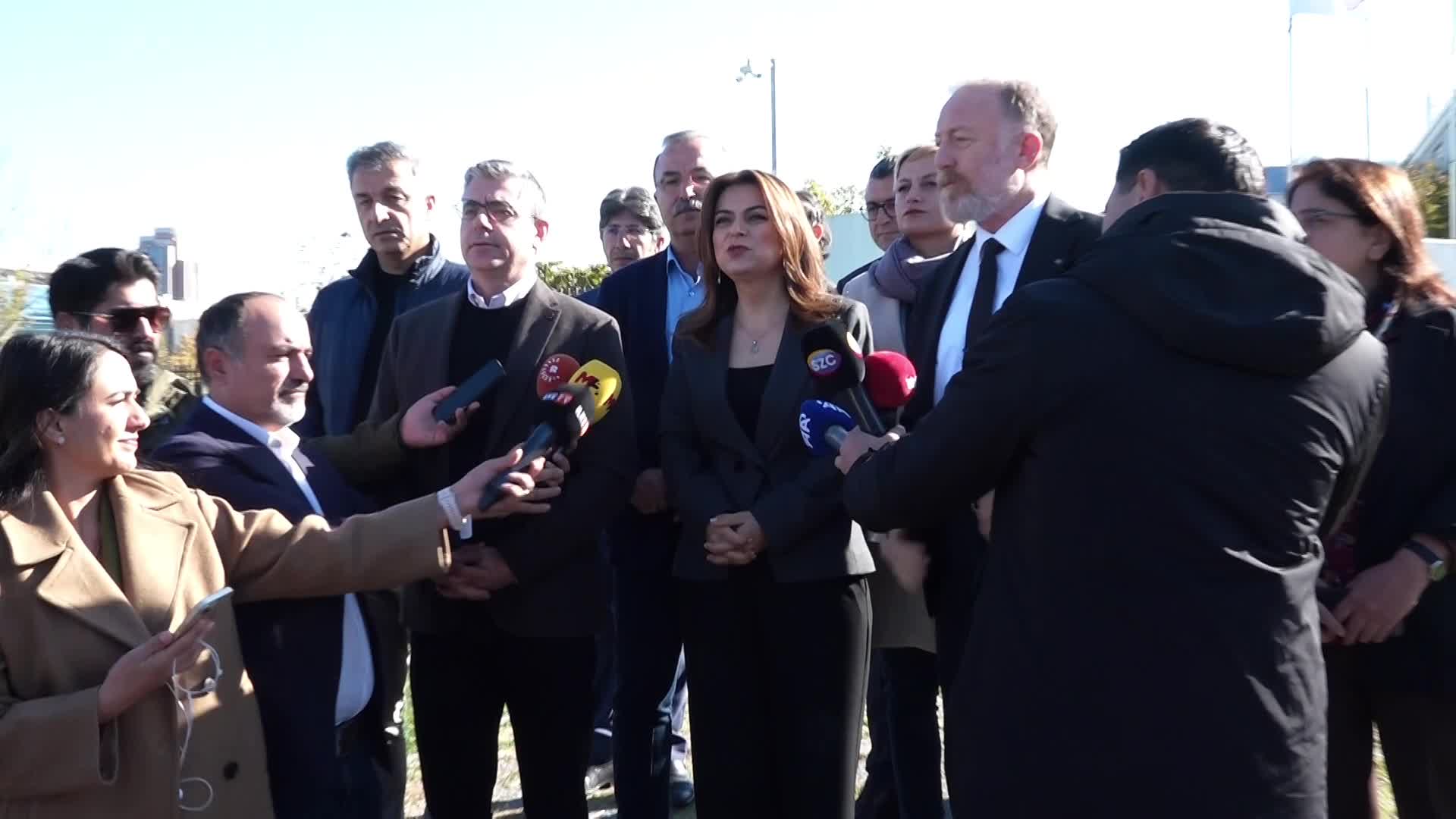 DEM Parti'den, "yenidoğan çetesine" ilişkin Sağlık Bakanlığı önünde açıklama... "Hastanelerde kaybettiklerinizle ilgili ufacık bir şüphe varsa suç duyurusunda bulunun"