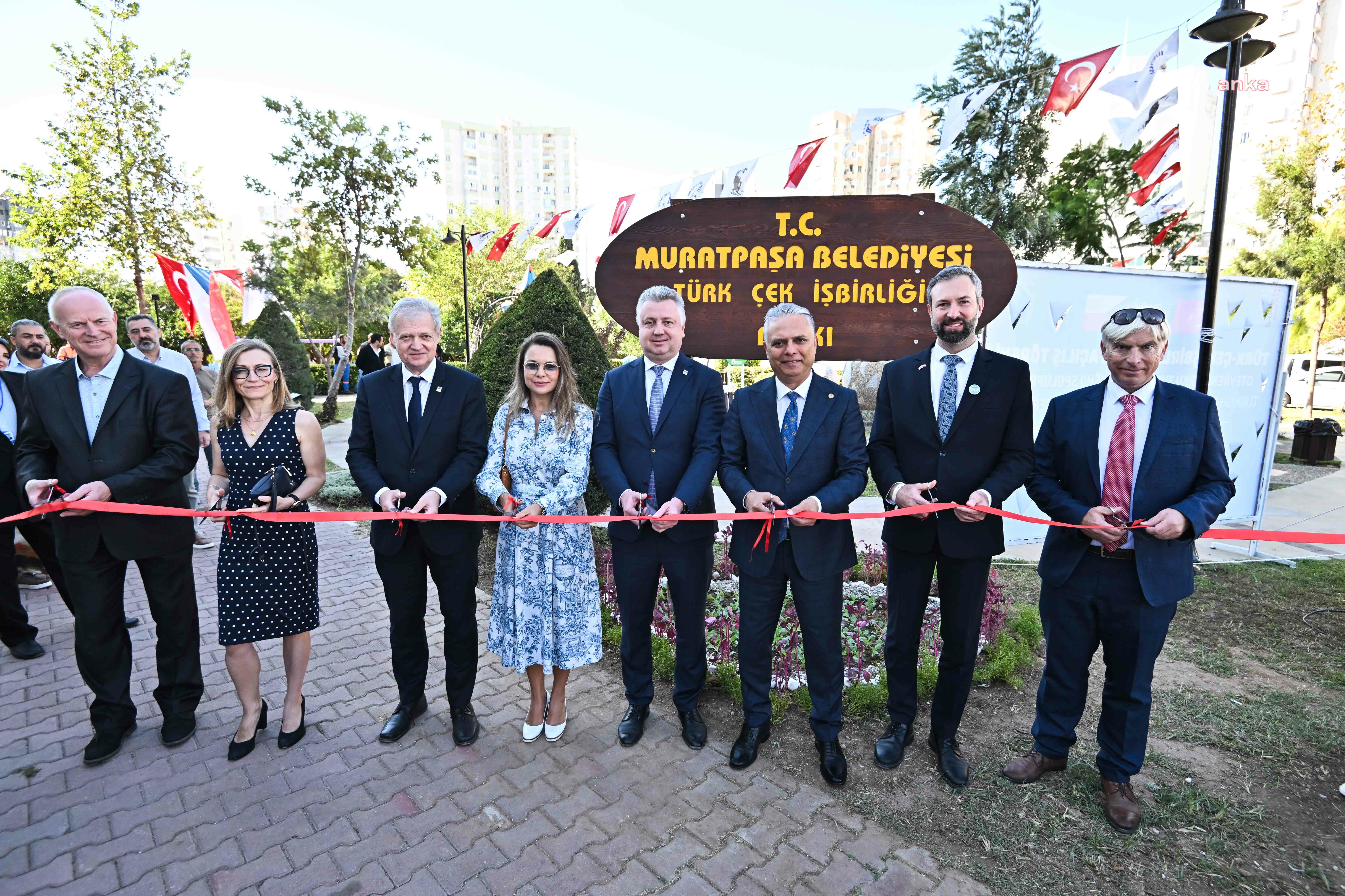 Muratpaşa Belediye Başkanı Uysal, Fener Mahallesi’nde Çek-Türk İş Birliği Parkı’nı açtı