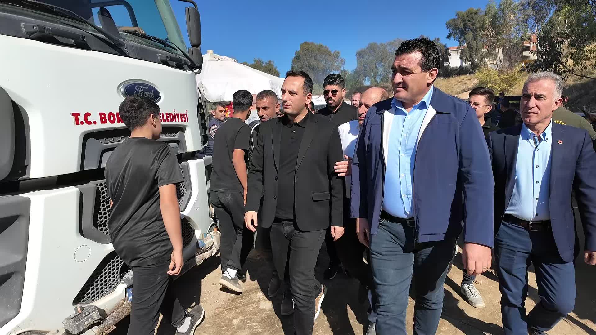 Bornova’da Geleneksel Rahvan At Yarışları yapıldı, SMA hastası Esma bebek için bağış da toplandı