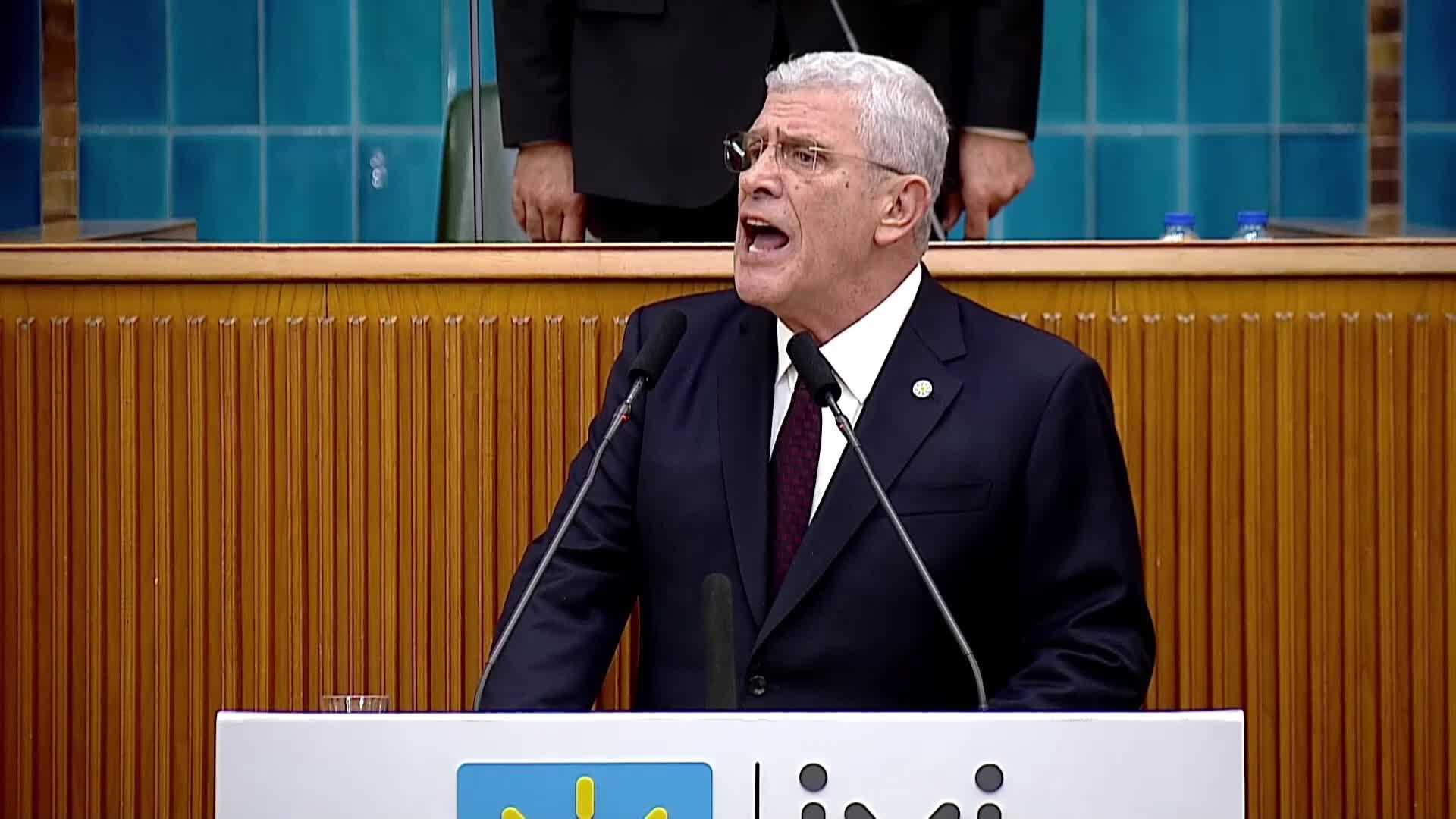 İYİ Parti grup toplantısı... Dervişoğlu'ndan Özgür Özel'e tepki: "Bölücübaşına imtiyaz yarışında 'ben de varım' hezeyanı lanet okunacak bir iktidar hırsıdır"