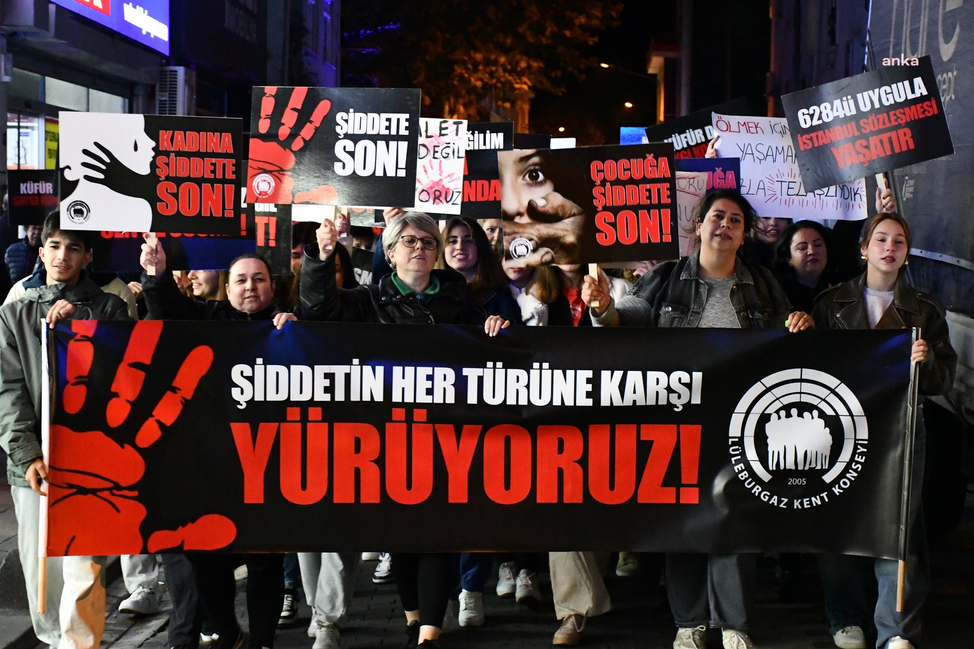 Lüleburgaz’da 'Şiddete Son' yürüyüşü