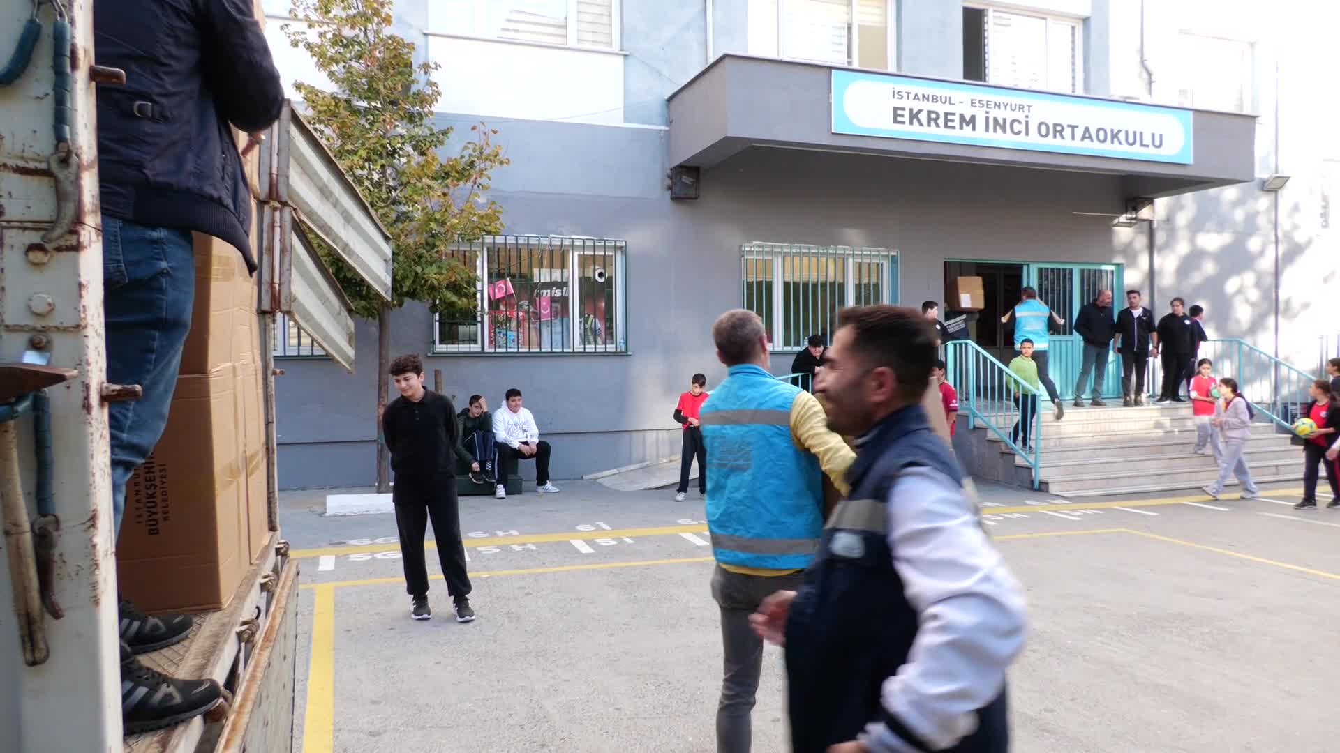 Esenyurt Belediyesi’nden eğitime destek… 30 bin 250 öğrenciye kırtasiye seti dağıtıldı