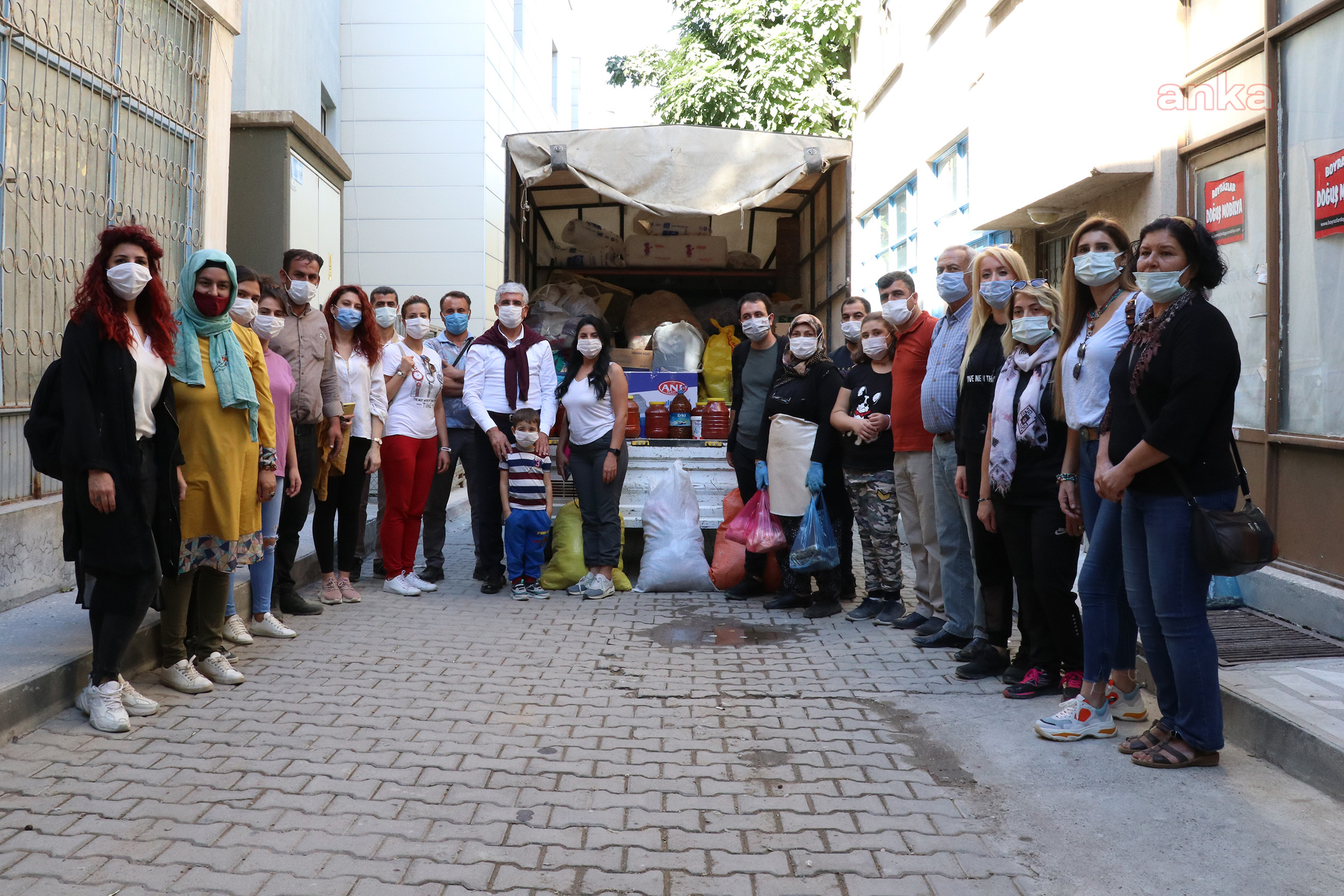 MUT’UN KADIN ÜRETİCİLERİNDEN VE GENÇLERİNDEN İZMİR’E YARDIM
