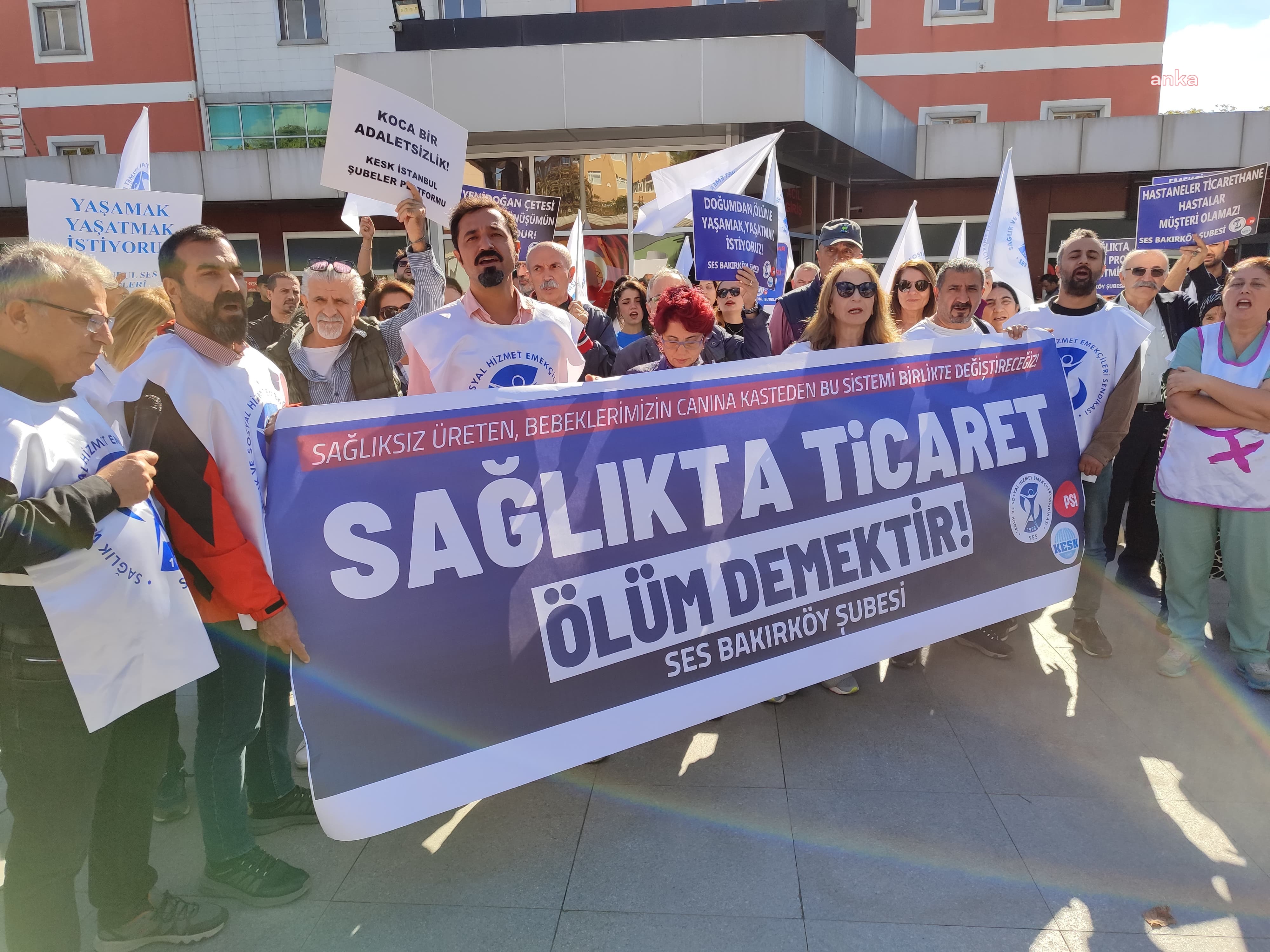 SES’ten “yenidoğan çetesi” protestosu: “Sağlık emekçileriyle halkı karşı karşıya getirip bu skandaldan sıyrılmanıza izin vermeyeceğiz”