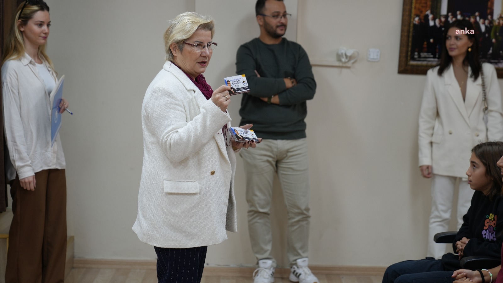 Marmaraereğlisi Belediyesi, 'Akademi Kartlar'ı öğrencilere dağıttı