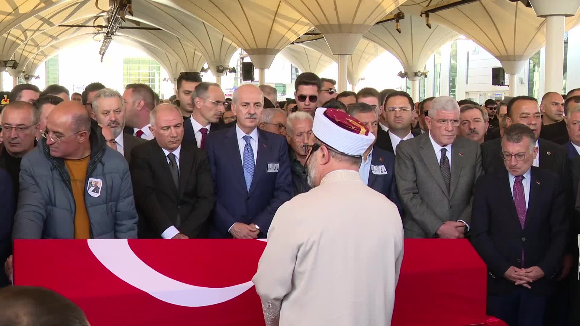 Terör saldırısında şehit olan üç vatandaş için Karşıyaka’da cenaze töreni… “Yavrum nasıl kıydılar size”