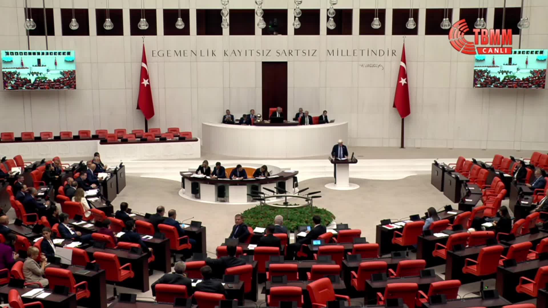 Cengiz Çandar: Dünkü terör saldırısı, iç barışı güçlendirmenin kolay olmadığını, bir çok toplumsal provokasyona açık olduğunu gösterdi