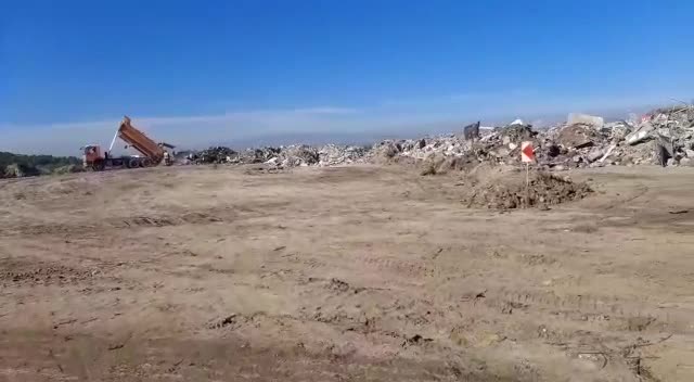 İZMİR BÜYÜKŞEHİR'DEN ENKAZ KALDIRMA ÇALIŞMALARINA ÖZEL HASSASİYET
