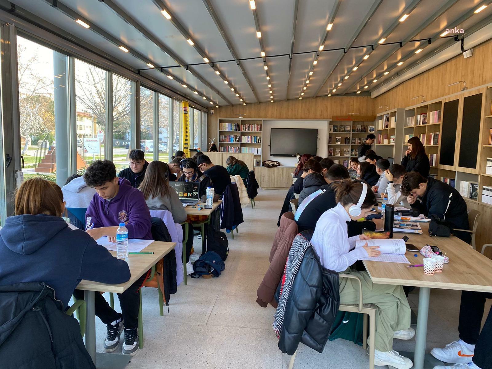 Bayraklı'da üniversite sınavına hazırlanan öğrencilere kütüphane desteği