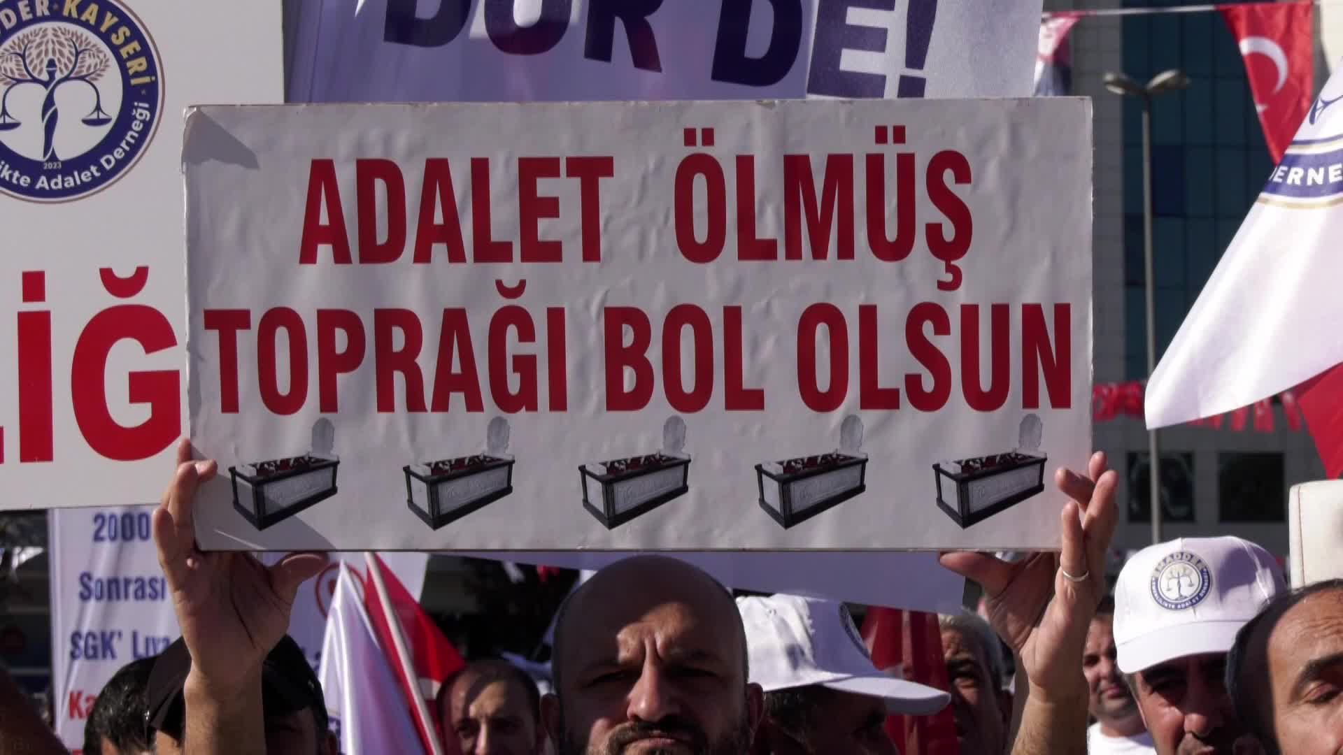 Emekçiler, kademeli emeklilik talebiyle miting düzenledi: “Borçlu değil alacaklıyız”