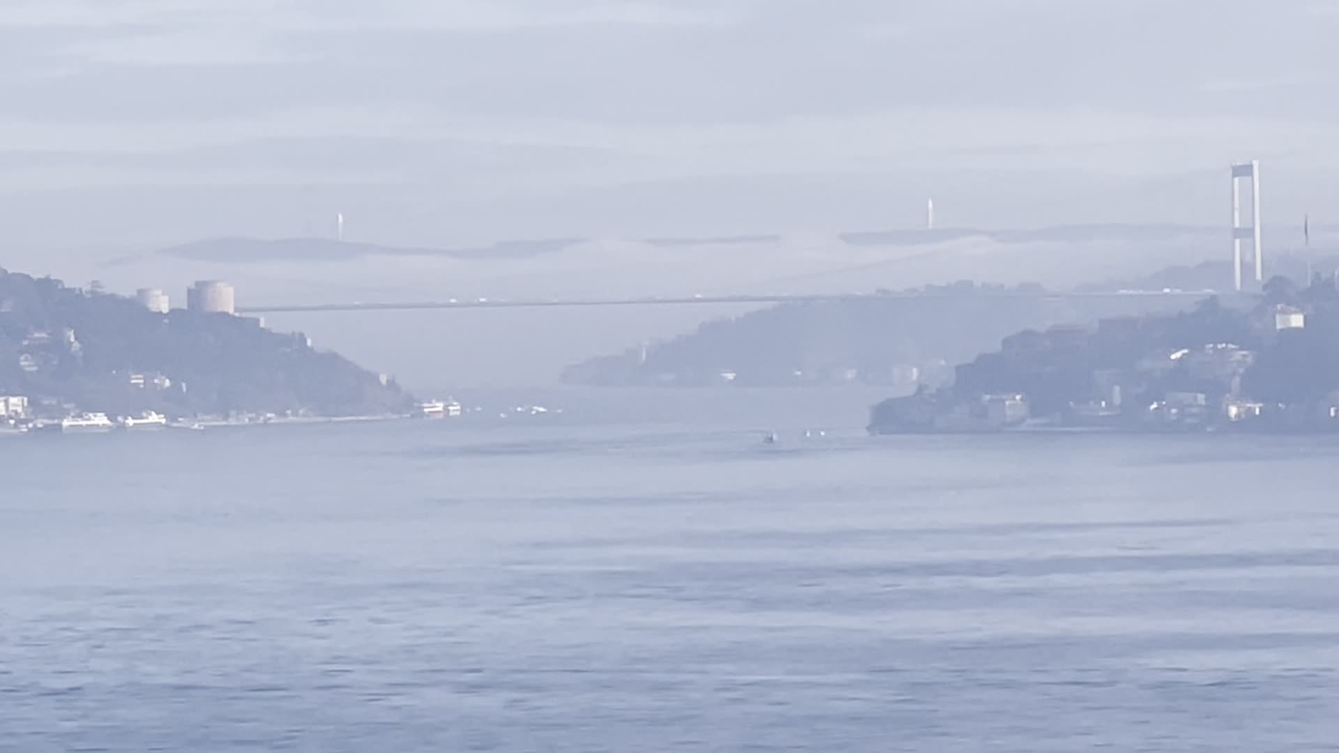 İstanbul Boğazı’nda sis seferleri aksattı